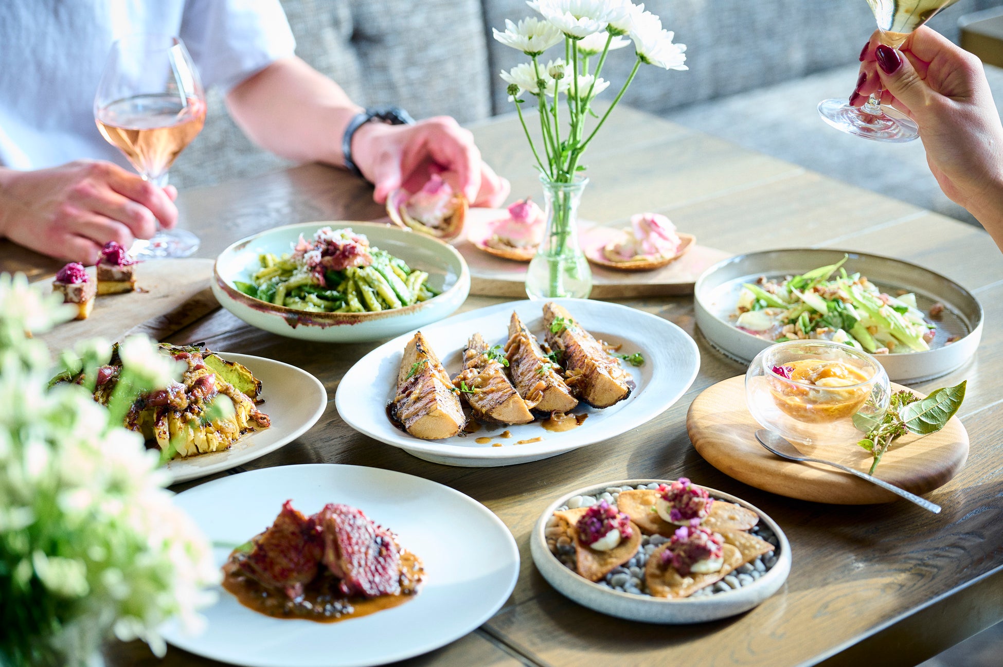 アメリカンハンバーガーショップ「J.S. BURGERS CAFE」　　　　25周年の新たな一歩！​ボリューム＆ヘルシーが詰まった新グランドメニュー​