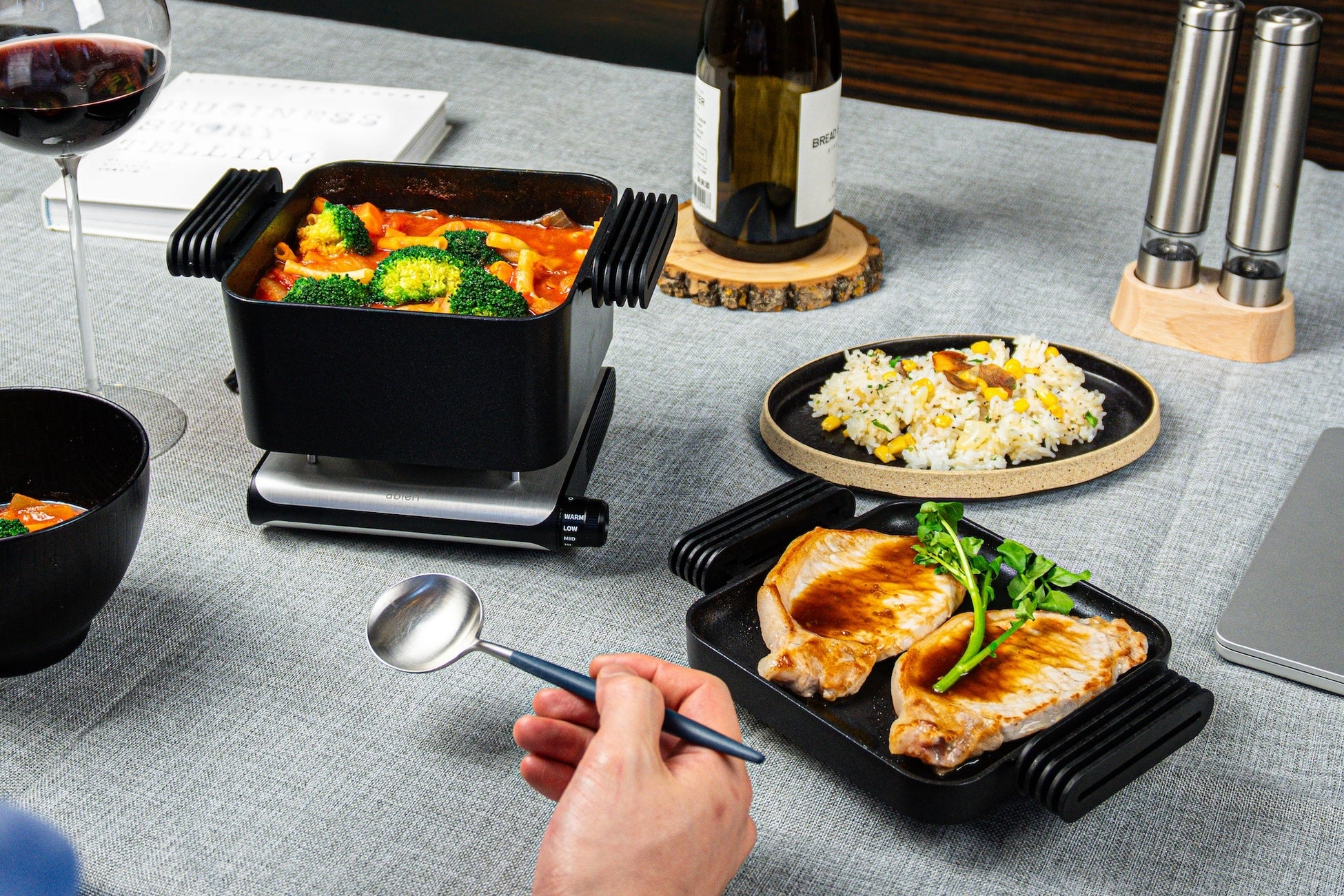 「求職者の動きが活発なのは〇時！？」飲食業界における求職者の時間別動向調査を実施！