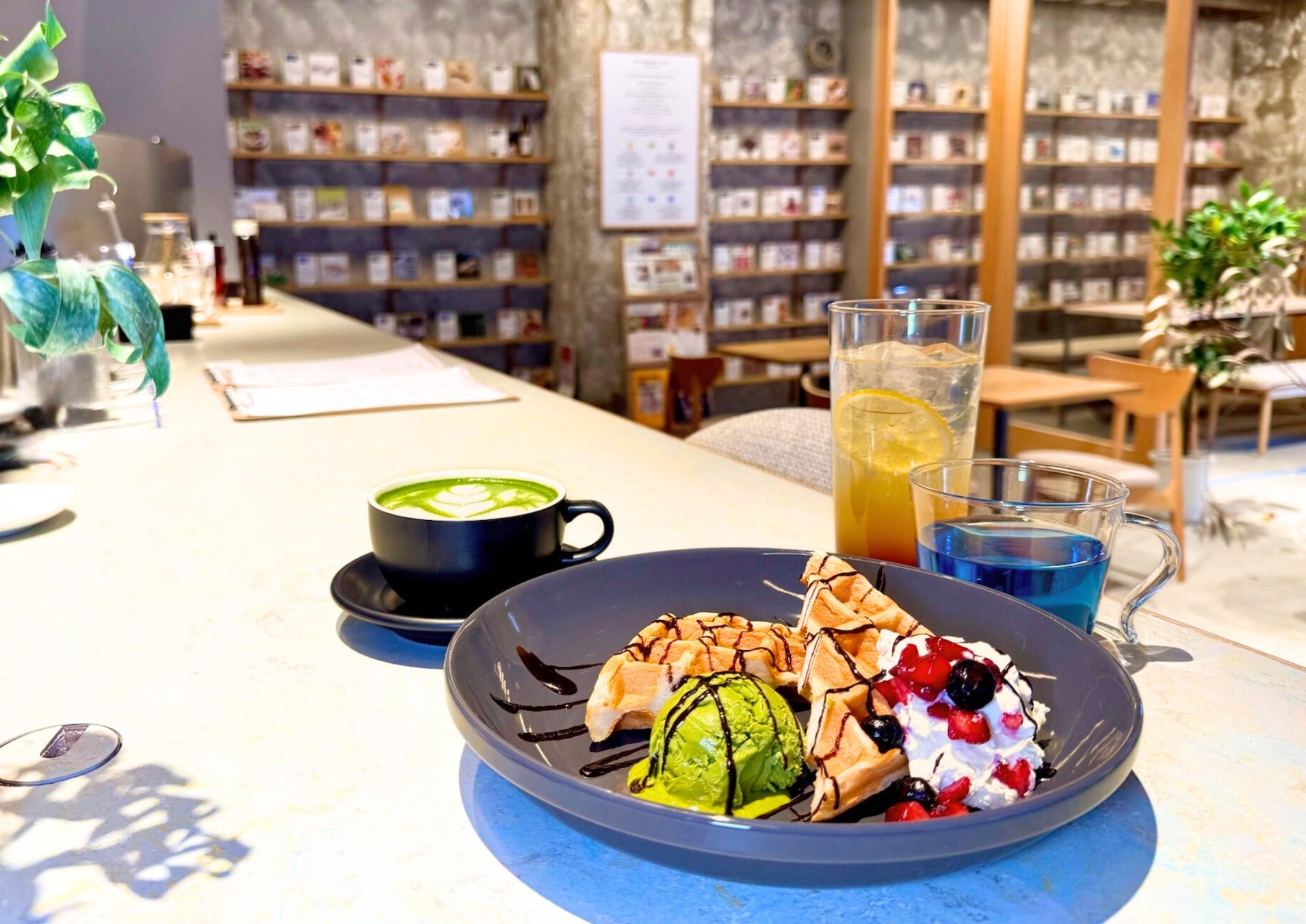 【人気YouTuberとコラボ⁉】矢部太郎さんが「動画でバズった名物グルメ店主」を訪ねた短期連載マンガをｄマガジン限定で公開！