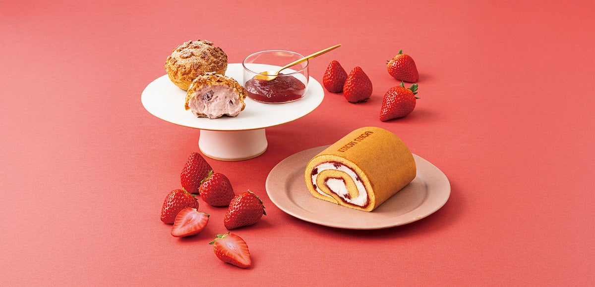 【東京国際フォーラム店限定】ふわっふわのストロベリークリームがあふれ出す　口の中でふわりととろける贅沢な春ドーナツが誕生『クリスピー・クリーム・プレミアム 東京 フラッフィー クリーム ストロベリー』