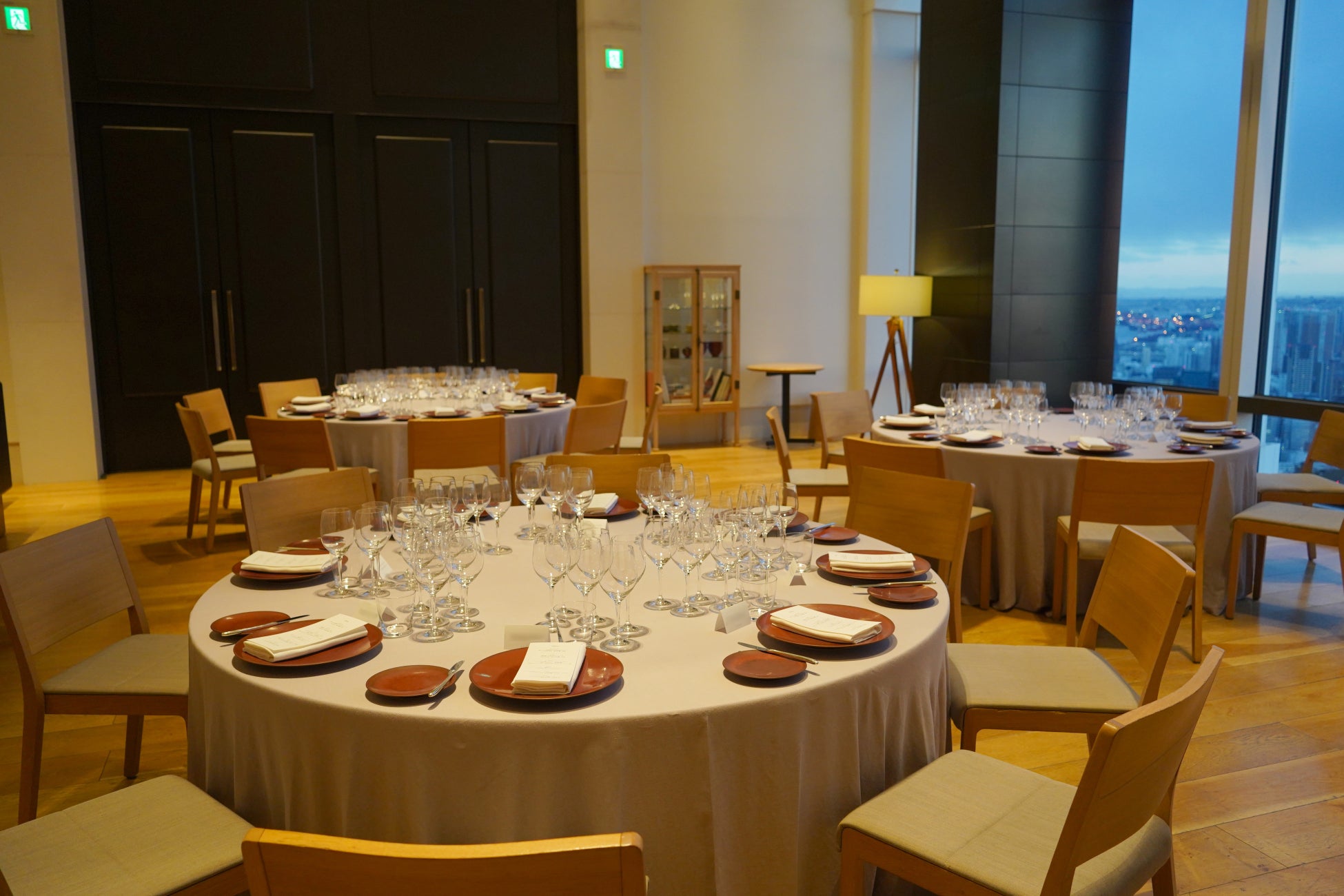 三田製麺所で使用可能な「限定プレミアム回数券」を販売