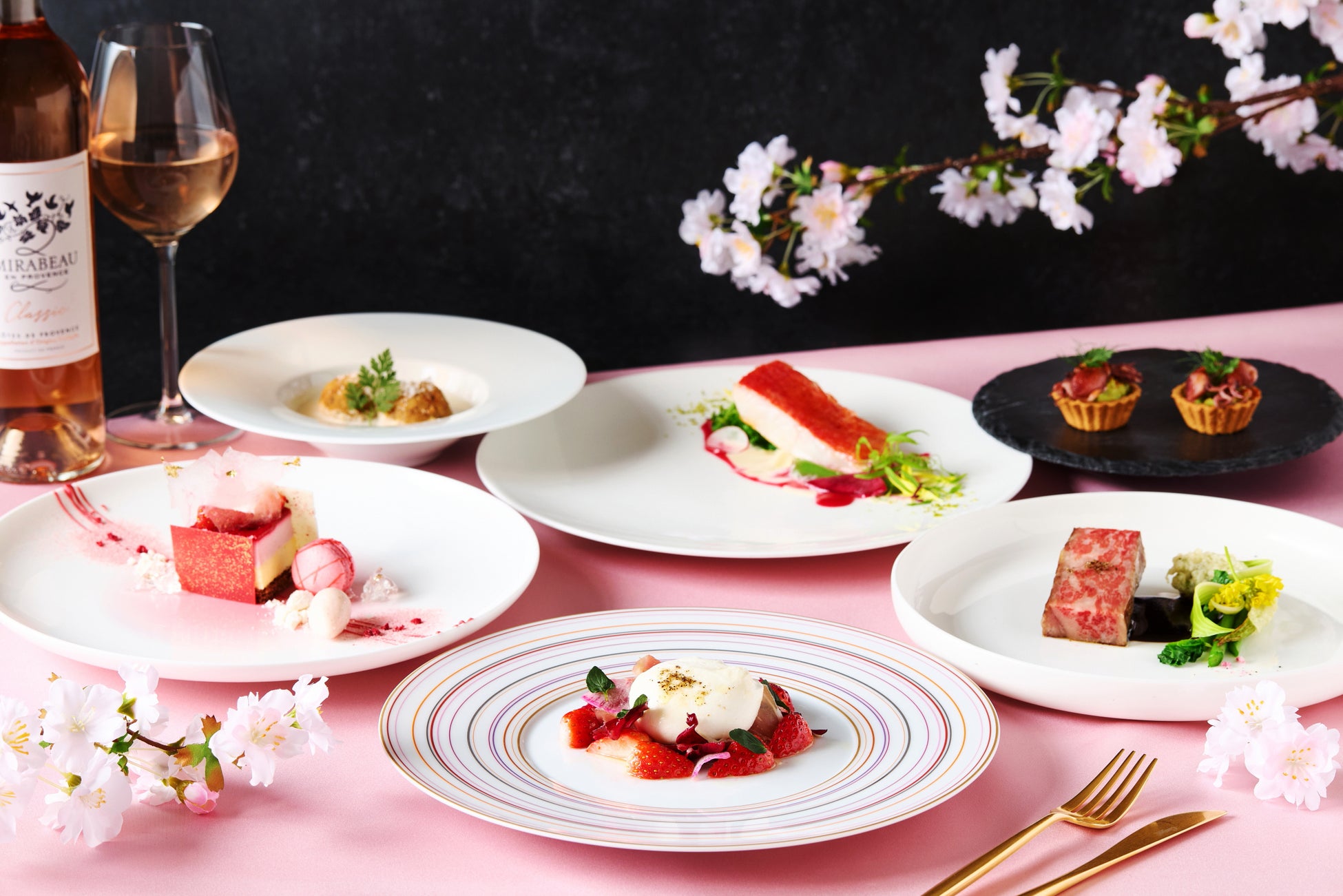【DISHES and TART 『SAN』】2か月限定の「桜と苺が口に広がる」特別なタルトが登場！昨年大好評の春限定タルトを発売いたします。