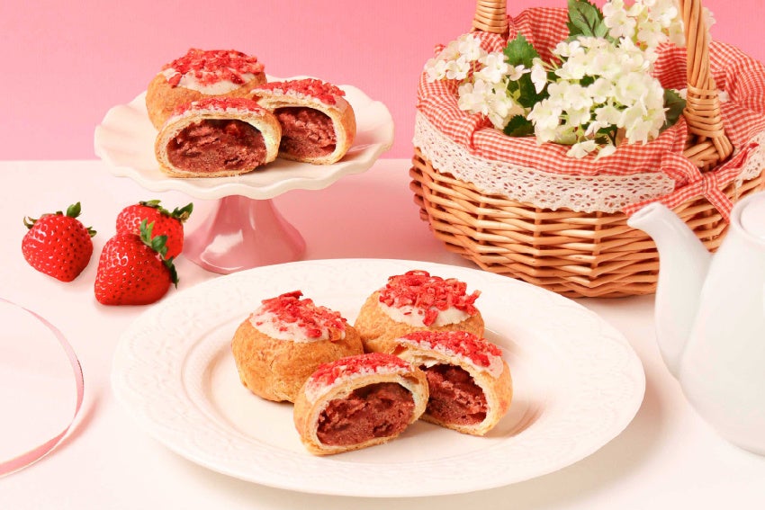 「カルビー ポテトチップス」の公式ライバル商品から明太子フレーバーが新登場！濃厚・刺激的なパウダーがやみつきになる『ポテトチップス濃厚キング がっつり辛子明太味』