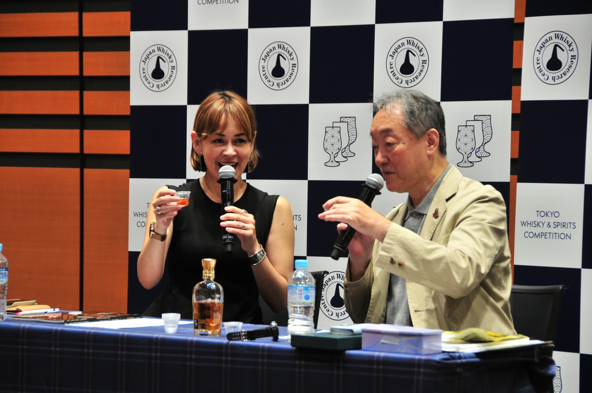 ホワイトデーや春の感謝・ご挨拶ギフトに～華やかな『いちごりんごケーキ』＆愛くるしい『ハグ・アニマル バナナワッフルクッキー』