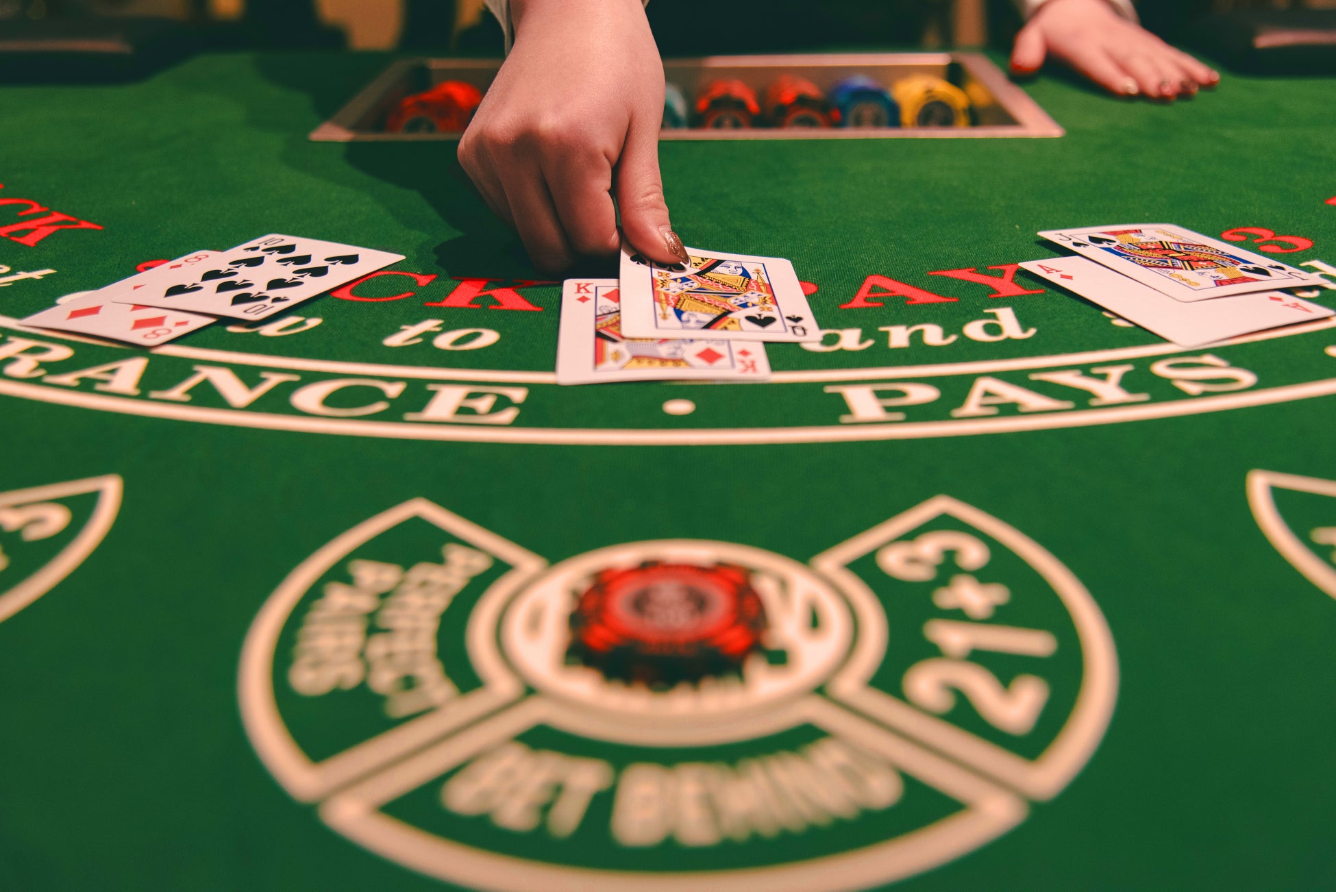 小僧寿しでは、人気の【本ずわいがに】と甘味が強く身に弾力がある【まるずわいがに】を使った人気フェア！3/8(土)～『春一番かに祭』を開催いたします！