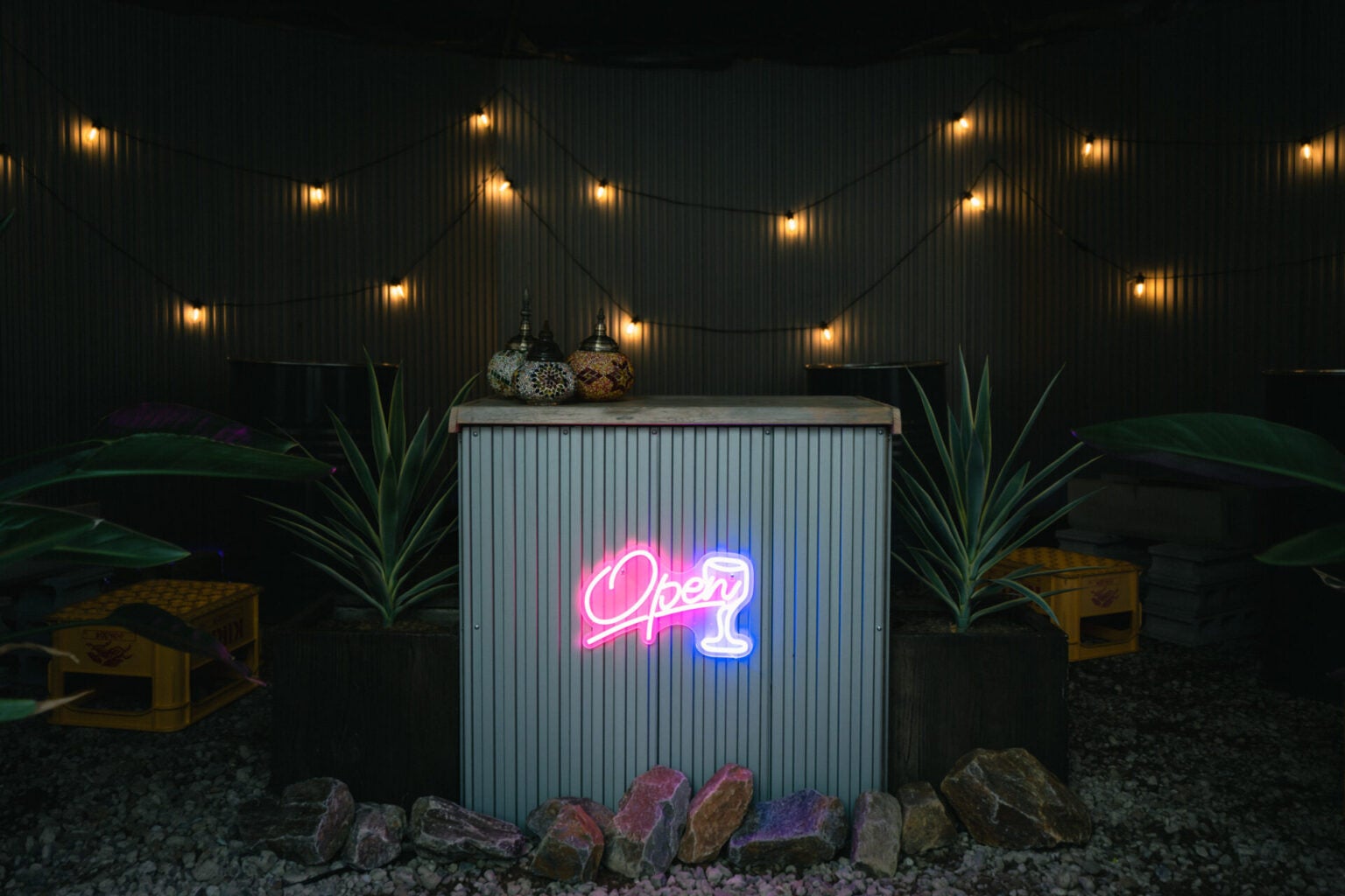 【予約受付開始】昭和100年の2025年、マンゴーの甘さ×昭和喫茶を愉しむ。都心の登録有形文化財カフェ「VMG CAFE 九段会館テラス」に５,６月限定で「マンゴーのレトロアフタヌーンティー」新登場！