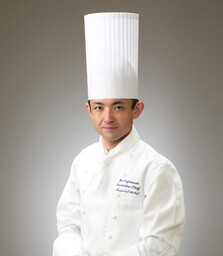 2025年日本国際博覧会（大阪・関西万博）海と空に開かれ人々が集うウォータープラザに水上ショー「アオと夜の虹のパレード」の巨大ウォールアートが出現