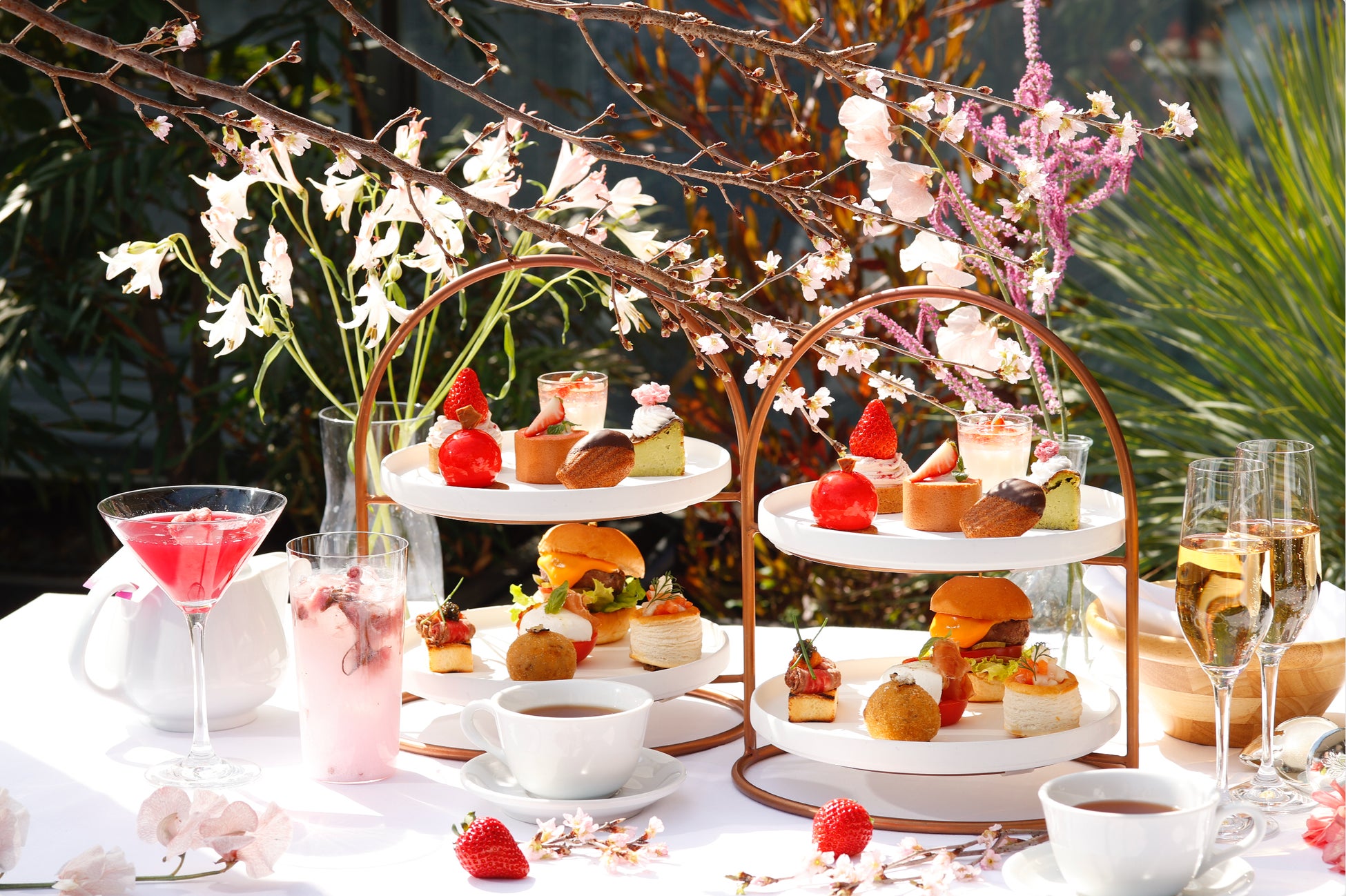 しゃぶ葉で天然赤エビも食べ放題に！大人気ラムしゃぶが限定復活！ガーリックがガツンと効いた“完熟トマトガーリックだし”新登場