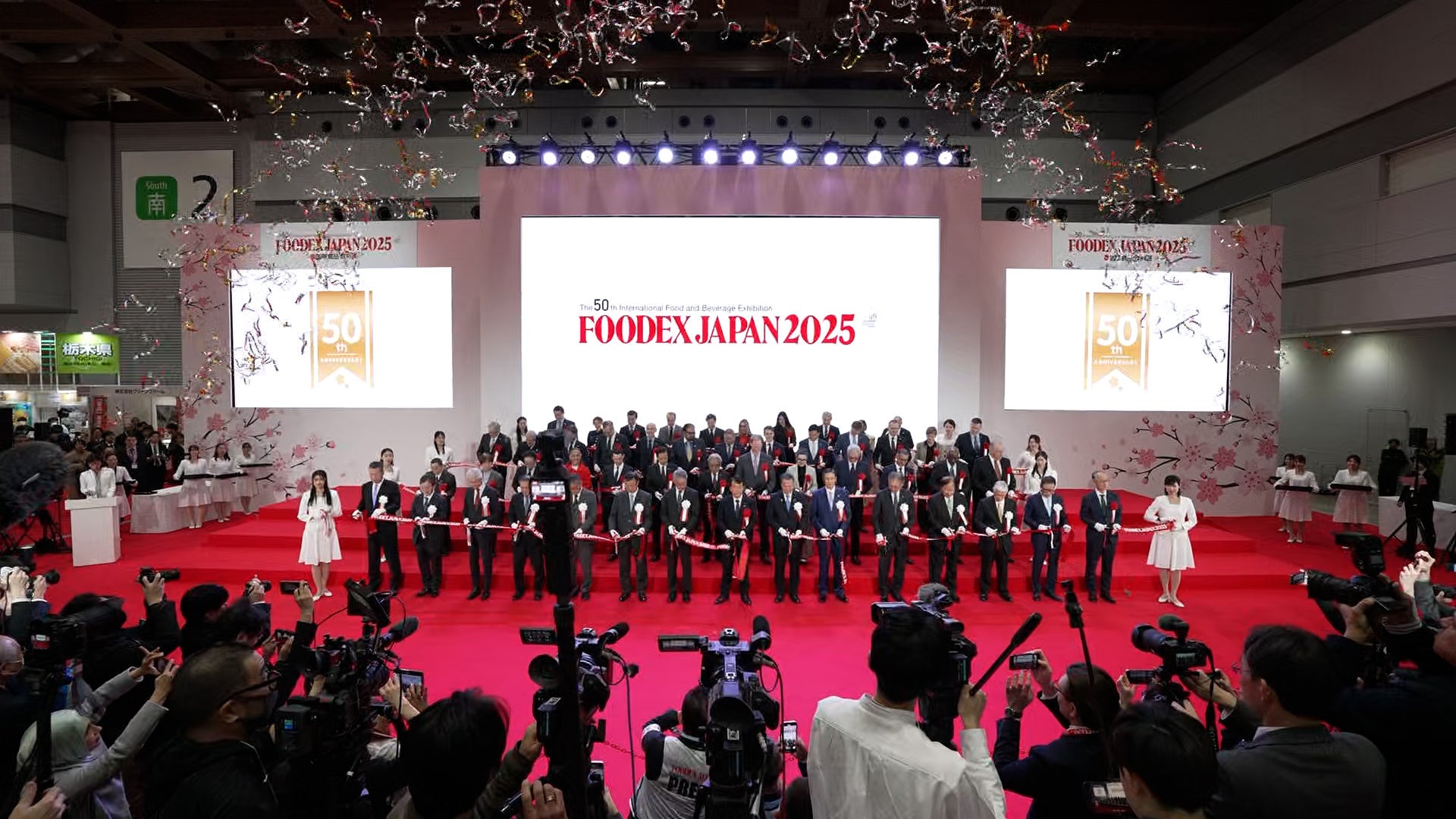 アメリカンレストラン「ハードロックカフェ」桜をテーマにしたスペシャルカクテルとTシャツが登場「Cherry Blossom 2025」