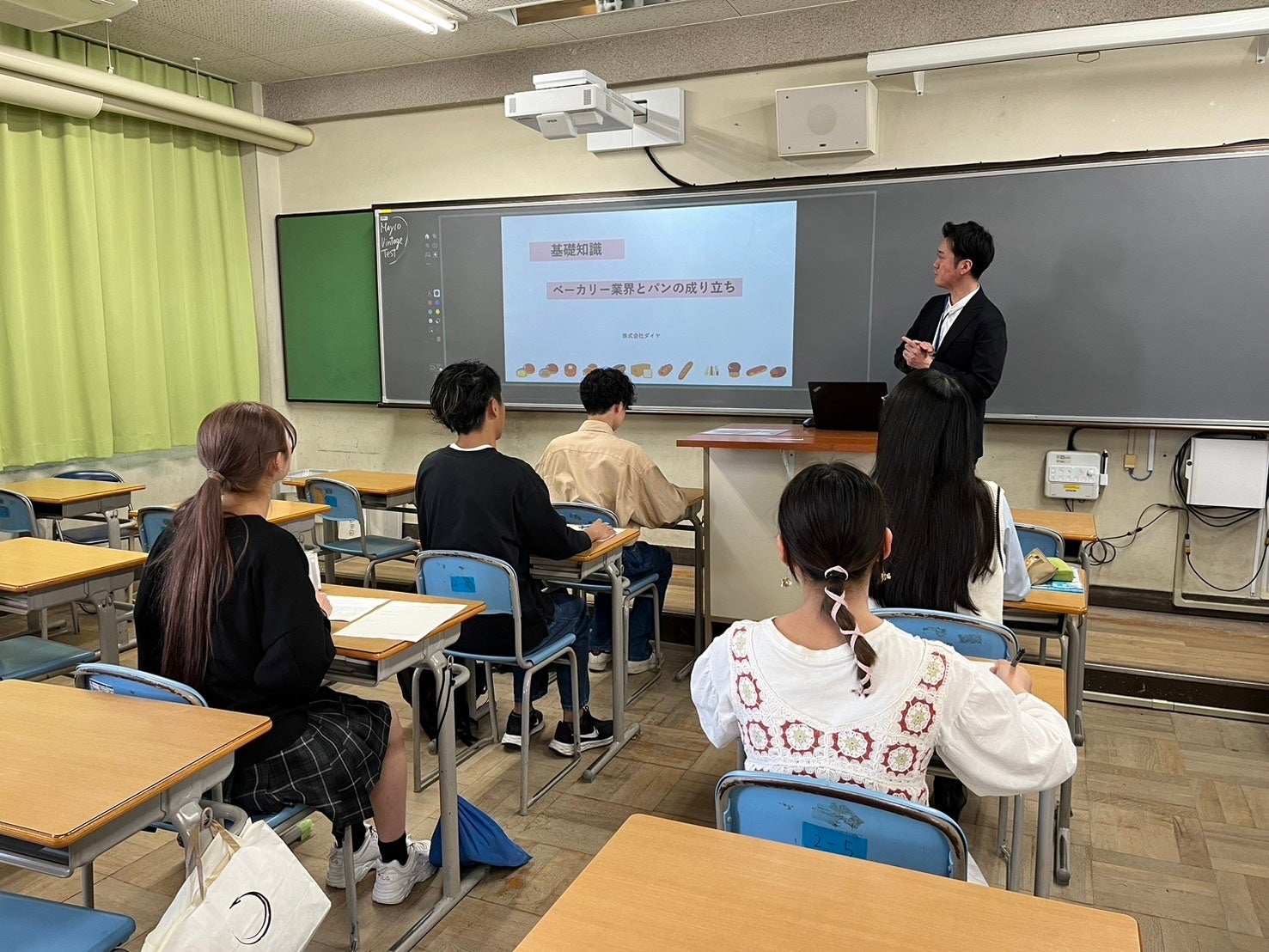 新しい学校のリーダーズが、書き下ろしオリジナルソングを公開！！心を1つに青春を盛り上げる新曲「One Heart」のMVがフェットチーネグミ新CMに