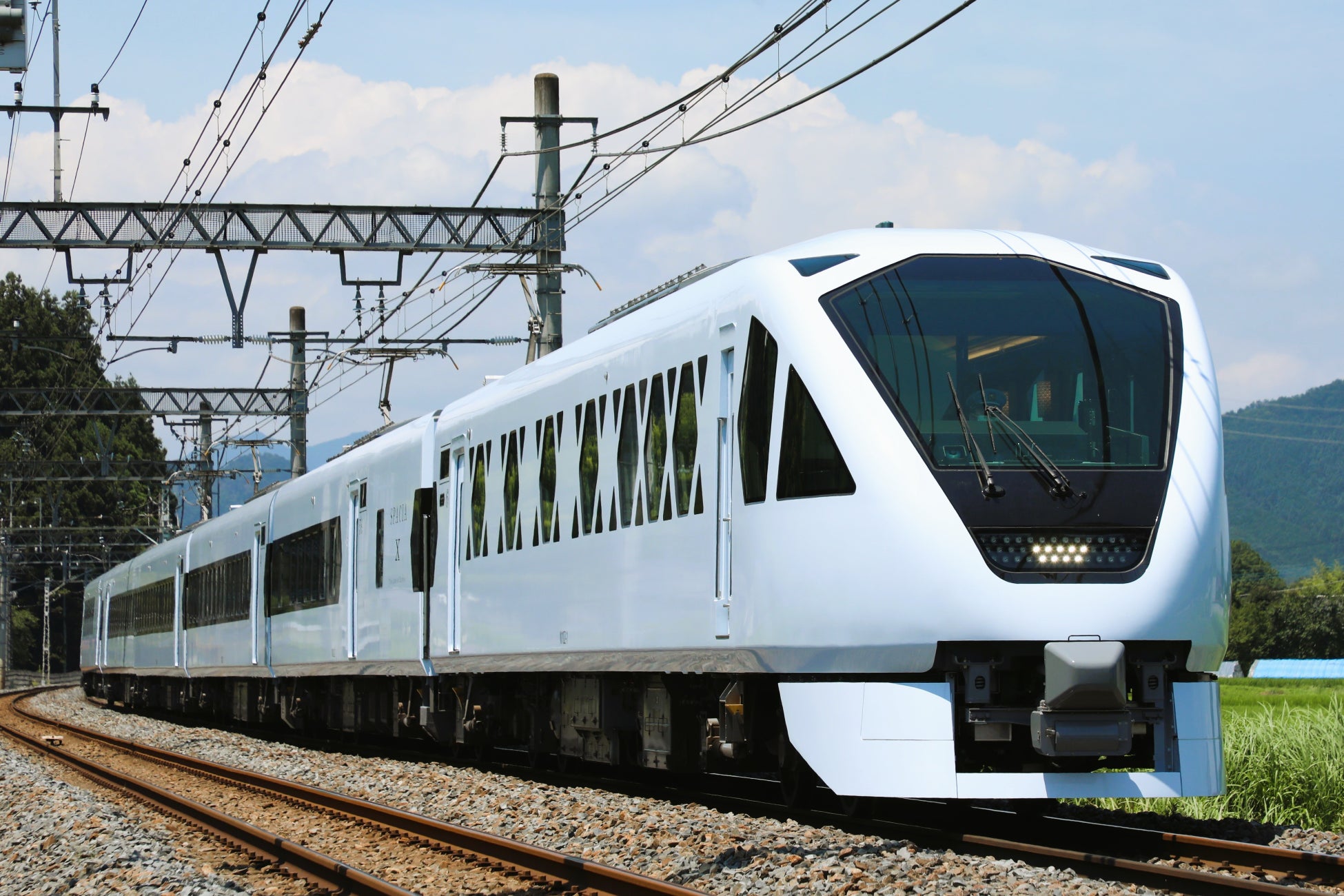 イータリーに、イタリアから春の風にのってイースター菓子のコロンバが到着します！ 春の食材をふんだんに使ったお料理とともにお楽しみください。3月19日から発売開始です。