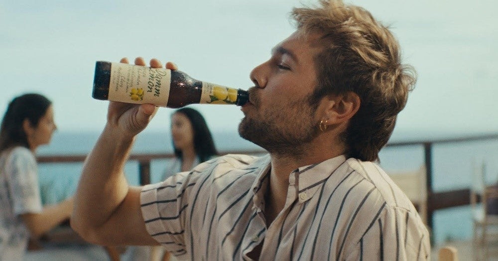 【樽熟成 KOBE GIN】地元企業と連携し、兵庫県内の素材をたっぷりと使用した「KOBE GIN」を樽で熟成した新商品 | 3月21日販売開始