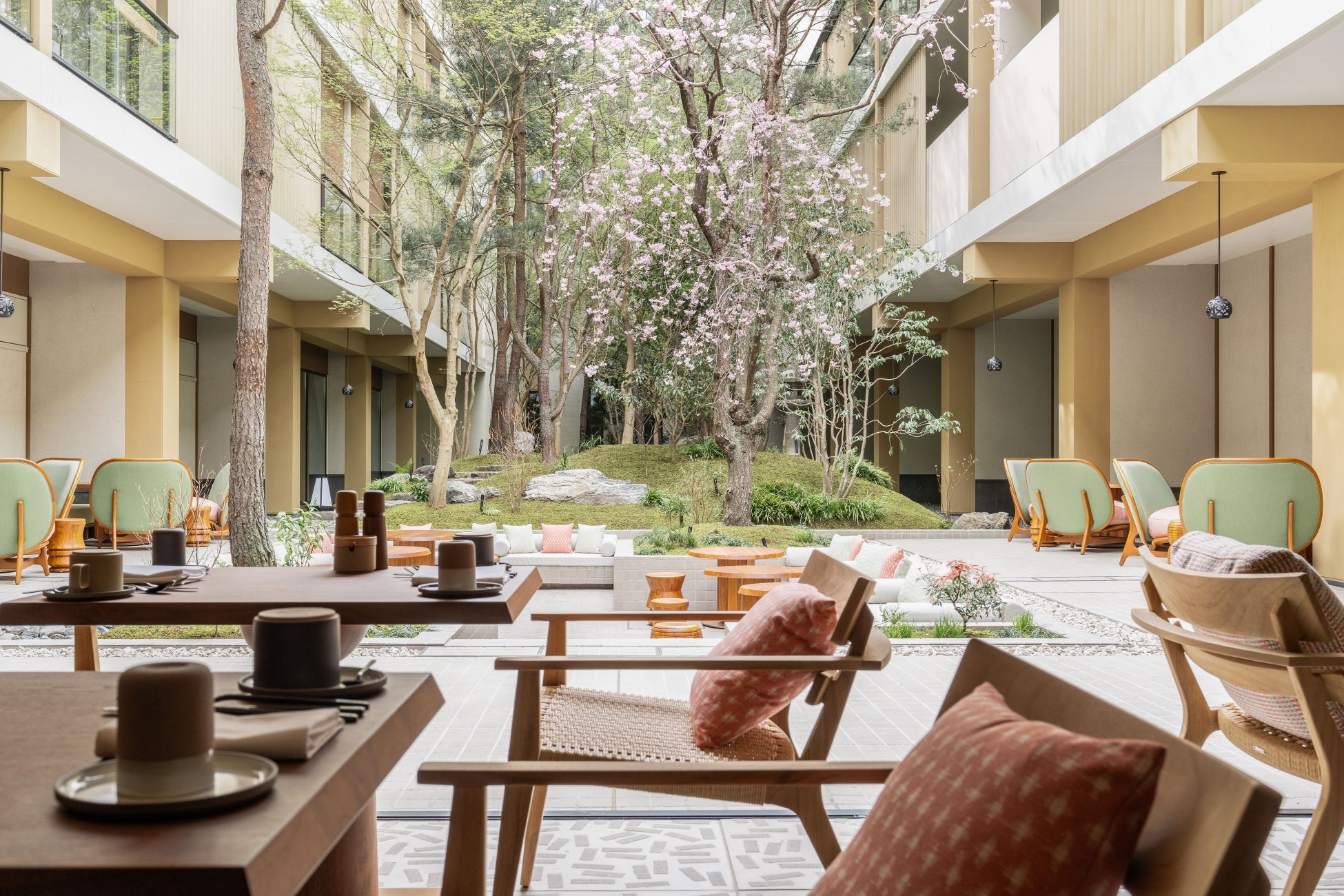 ドライブインカフェ〈Pacific DRIVE-IN 七里ヶ浜〉が、「10th ANNIVERSARY PARTY supported by Social Sounds™」を3月30日（日）に開催。