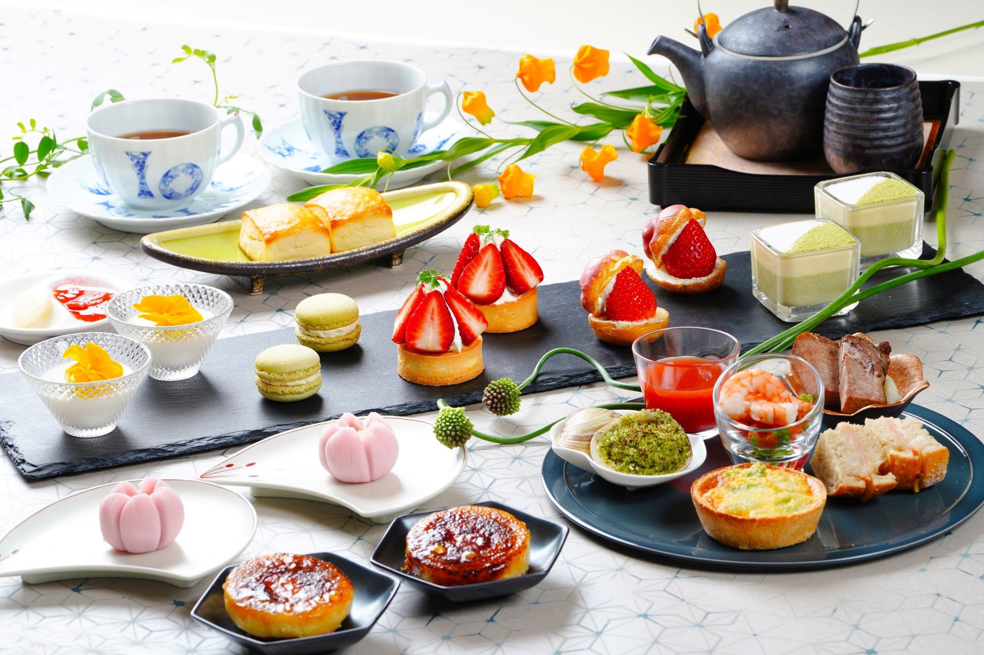 【八天堂感謝祭2025】八天堂カフェリエきさらづで開催!通常の2倍サイズのくりーむパンや、選べる感謝祭セットなど特別販売