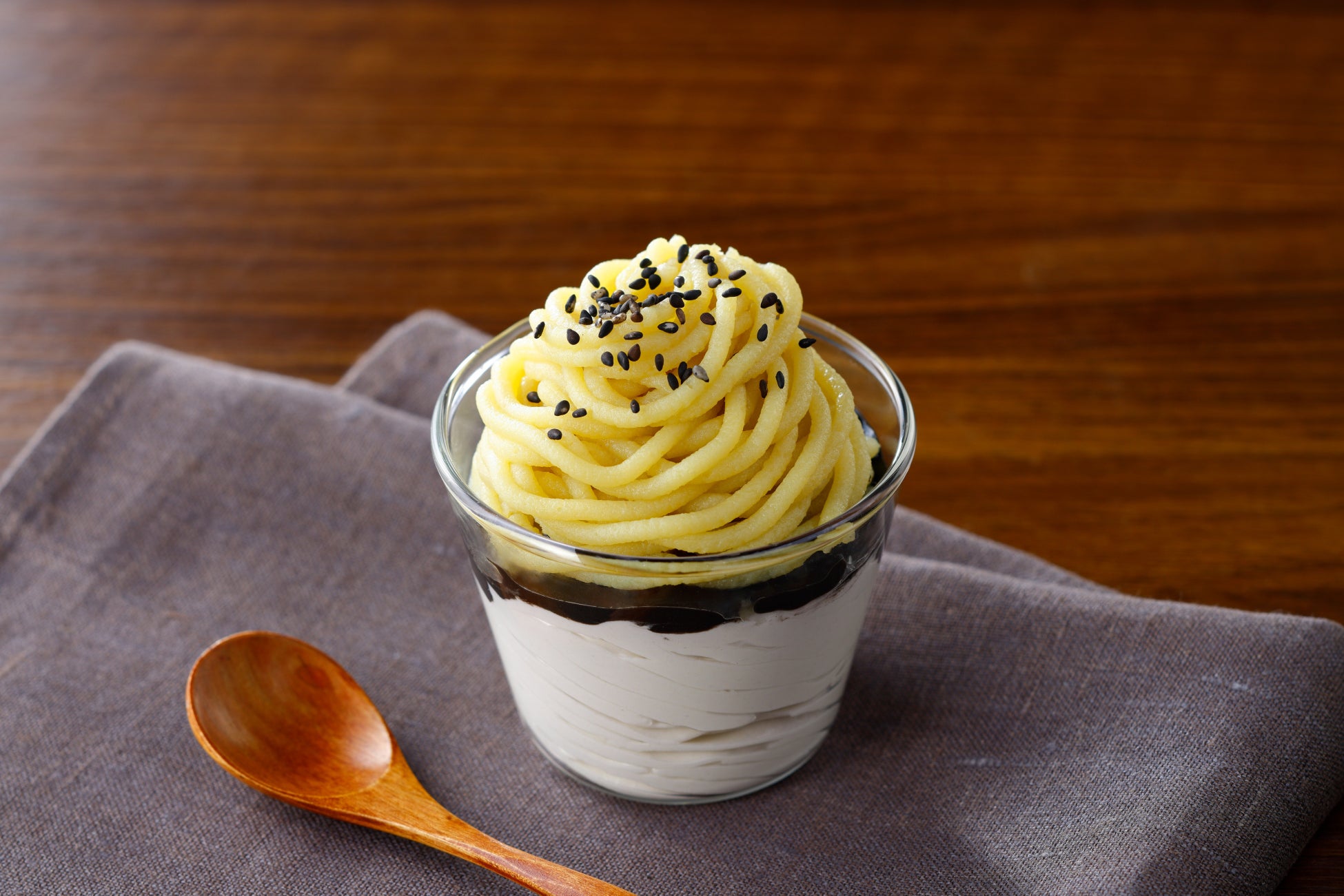 WACHAより春限定のSAKURA MATCHAが登場!桜の花びら×ホワイトチョコ×桃の贅沢ブレンドで、春を感じる特別な一杯。