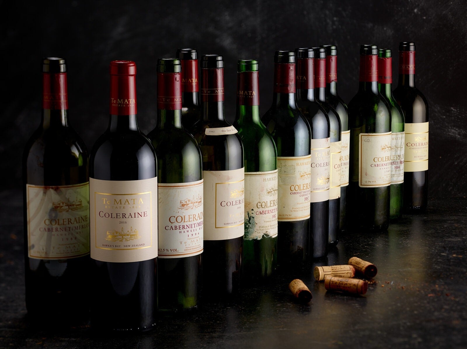 コンビニ限定の「カルビー ポテトチップス」シリーズの内容量を見直します