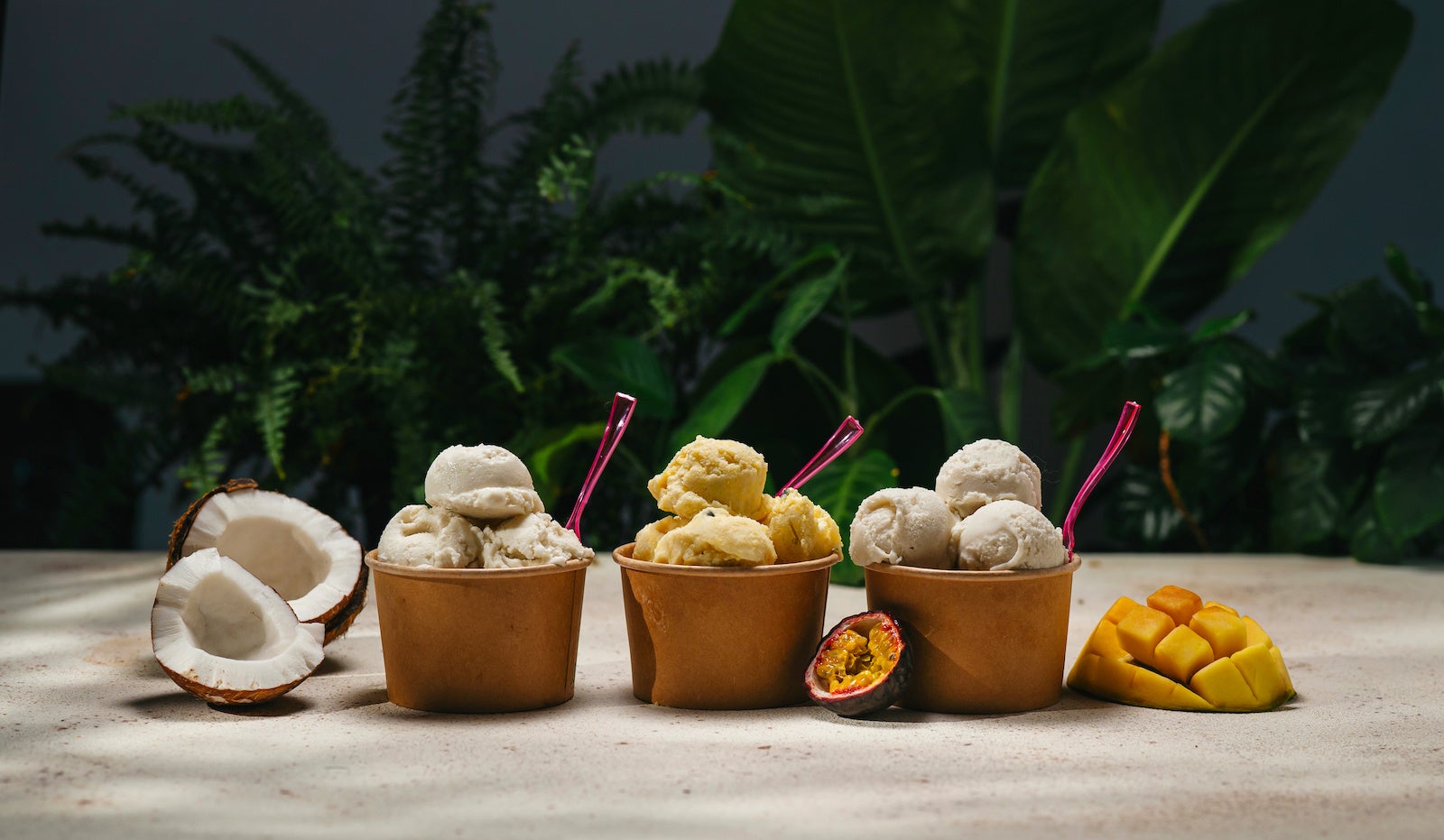 【ロイズ】住所を知らない相手にも贈れるeギフトサービスを公式オンラインショップで開始。