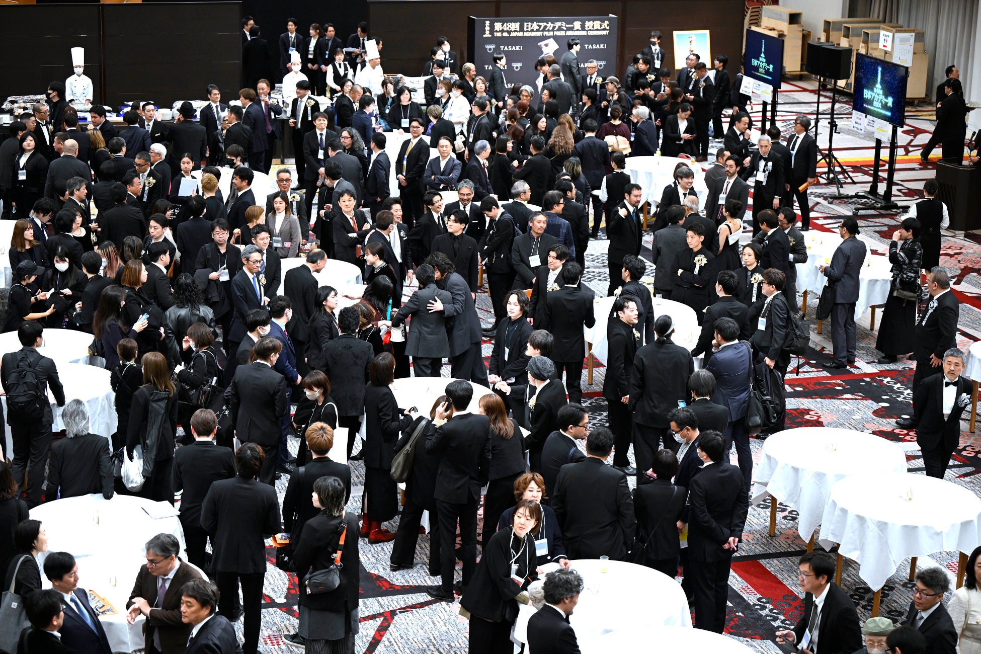 神戸新聞連載の人気童話「かなしきデブ猫ちゃん」とヴィッセル神戸コラボの学校給食用牛乳が登場!!