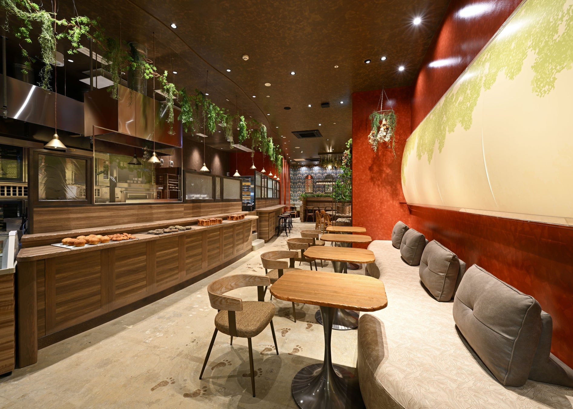 ファミリーマート限定【クリームたっぷり20％増量】好評につき再登場「冷やして食べる とろけるくりーむパン カスタード」4月8日（火）より数量限定発売