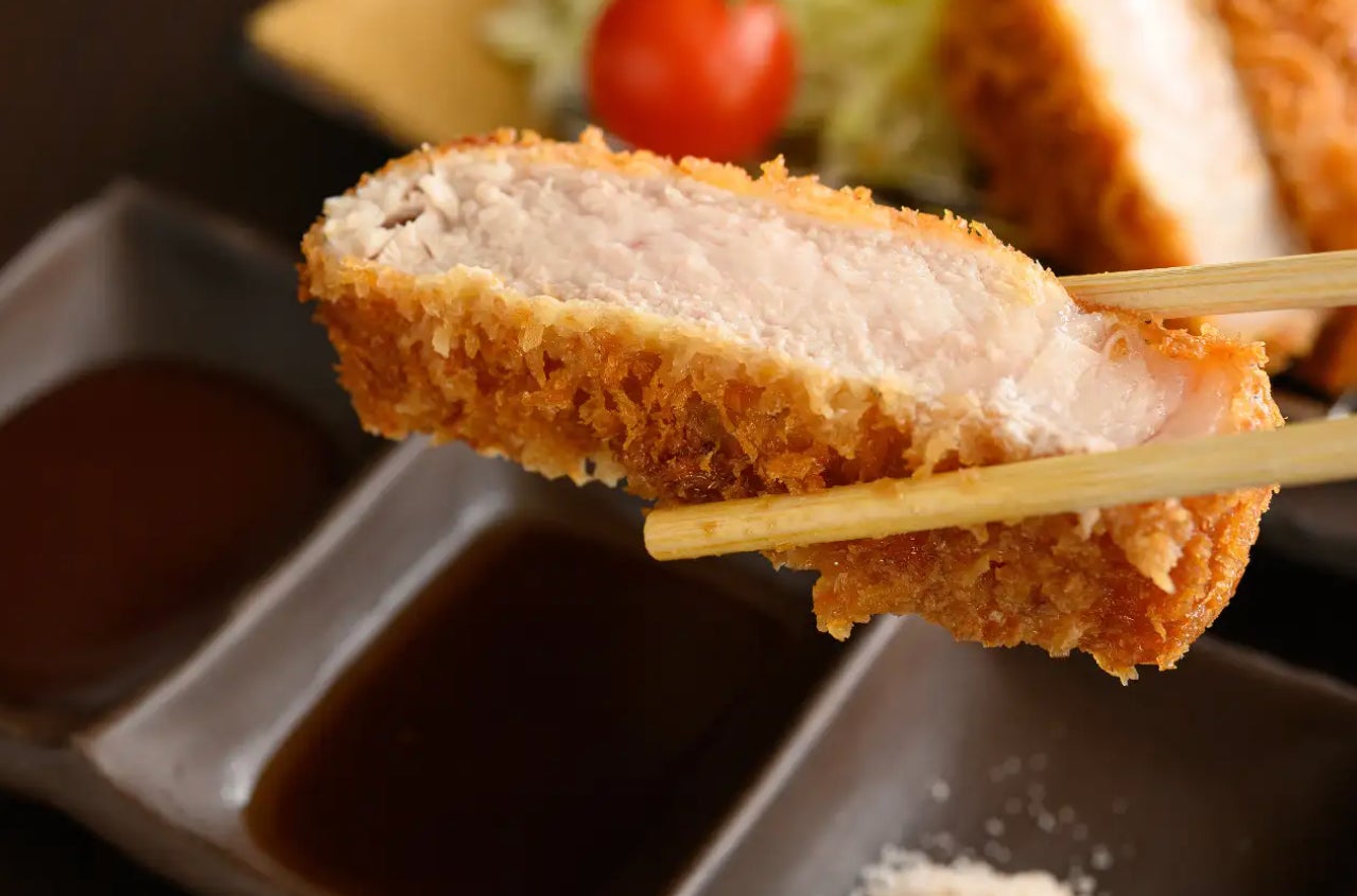 皇室別荘跡地に広がる「王侯貴族のバラ園」とバラ尽くしの贅沢ランチ