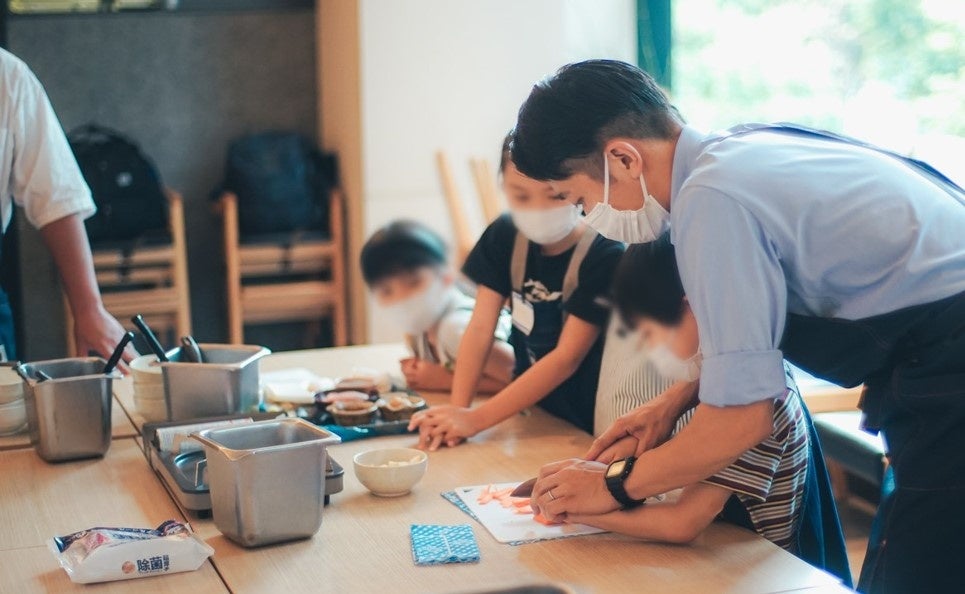 Mr. CHEESECAKEから母の日限定商品が登場！フレッシュないちごに爽やかなオレンジを合わせた「Strawberry Orange」のアソートセットやバスクチーズケーキを限定ボックスでお届け