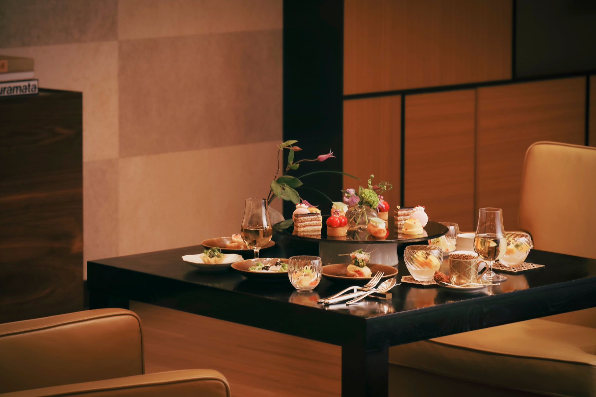 ジュワッとジューシー金賞の味！からあげグランプリ®7年連続受賞を記念して「塩ザンギ」とハイボールがサンキュー価格の390円（税抜）で楽しめる「ハイザンギセット」をいただきコッコちゃんにて4/9から販売