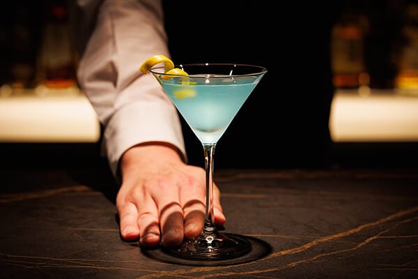 【ホテルメトロポリタン エドモント】バー「カルーザル」開業40周年記念ボトルウイスキー販売