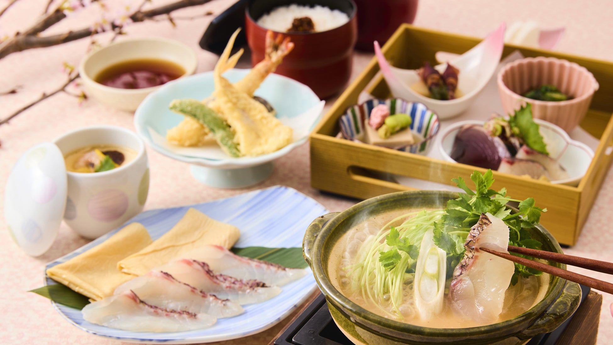 【梅の花テイクアウトショップ】日頃の感謝を込めて…12種のおかずが入った「母の日弁当」2日間限定販売！