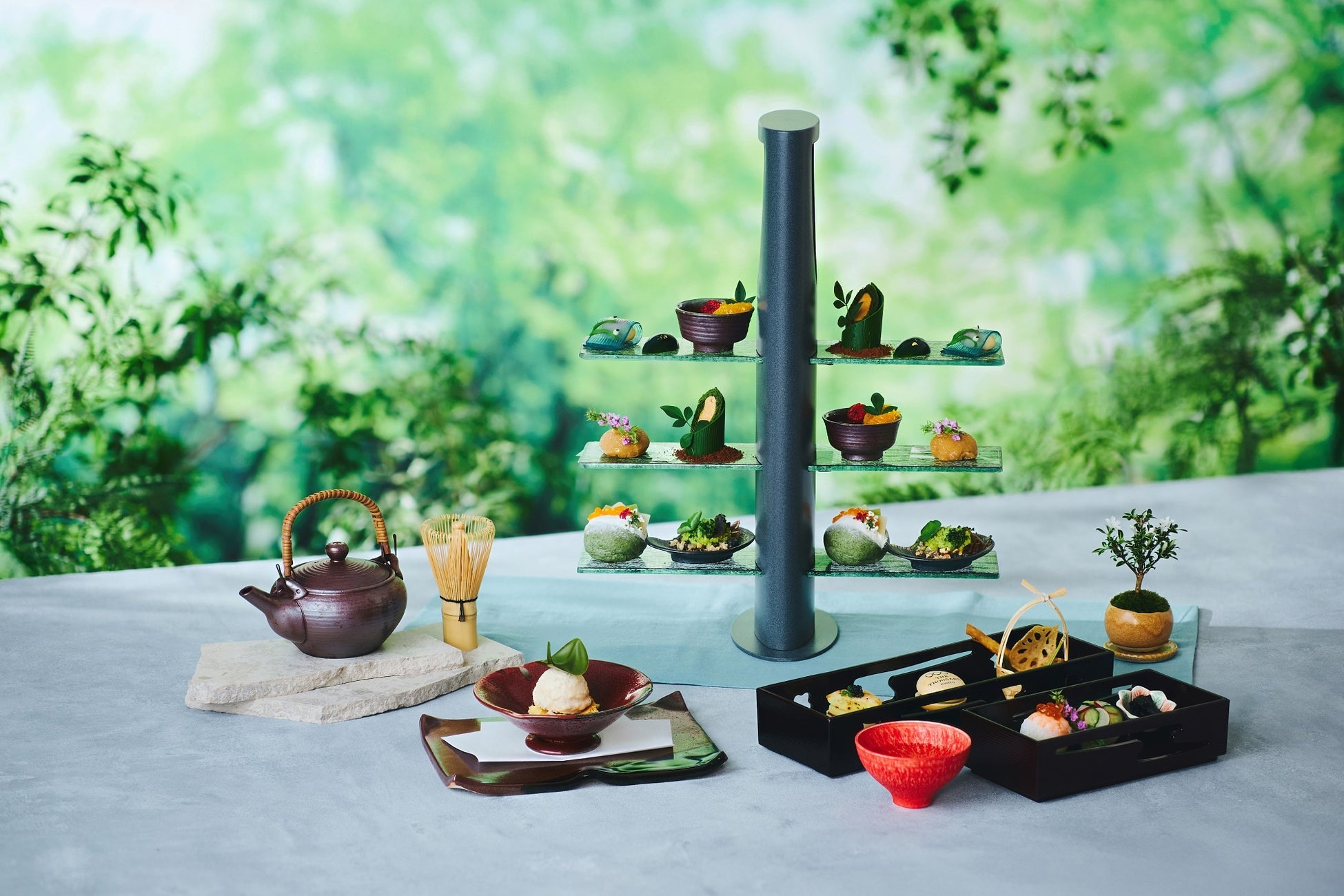 長野県茅野市の名産品を味わう「胡桃のヌガーグラッセ、信州味噌とそば粉のマフィン」を期間限定で提供。