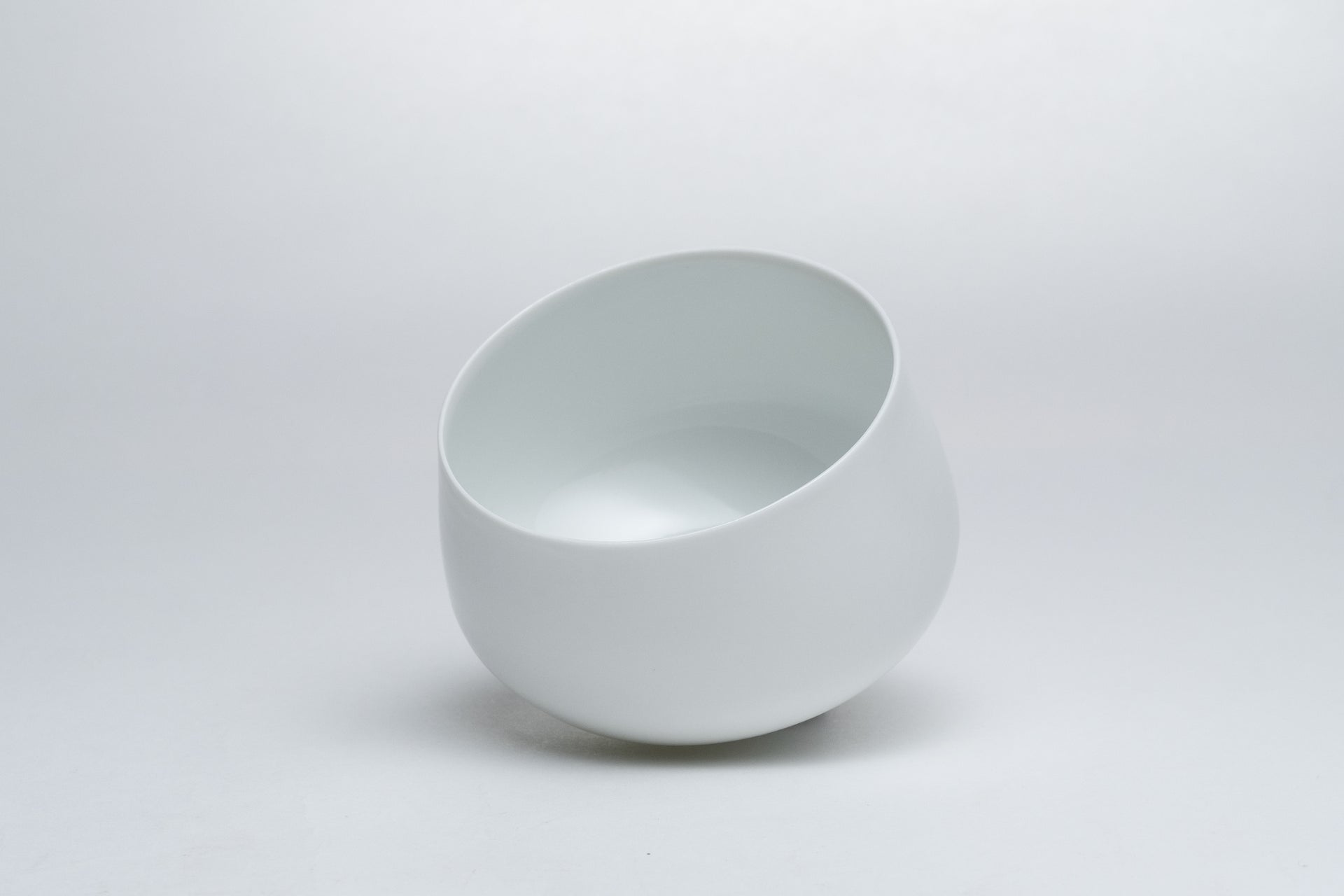 日本最大の相席ラウンジ「オリエンタルラウンジ」、ブランドコンセプトと公式Webサイトを全面的に刷新。