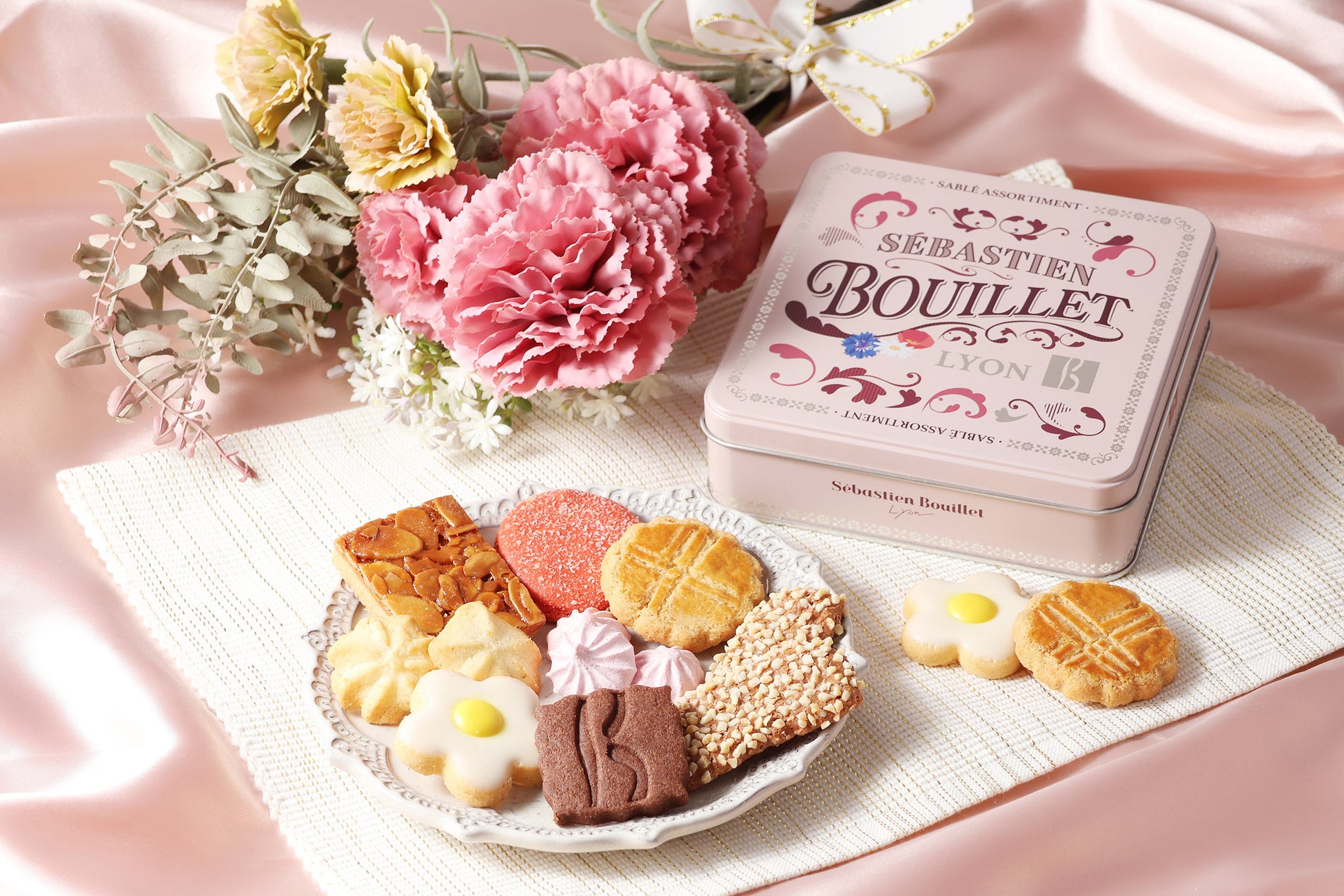 【母の日の贈り物に】4月21日発売！フランス・リヨンの人気パティスリー、セバスチャン・ブイエから好評だったクッキー缶が再登場します。