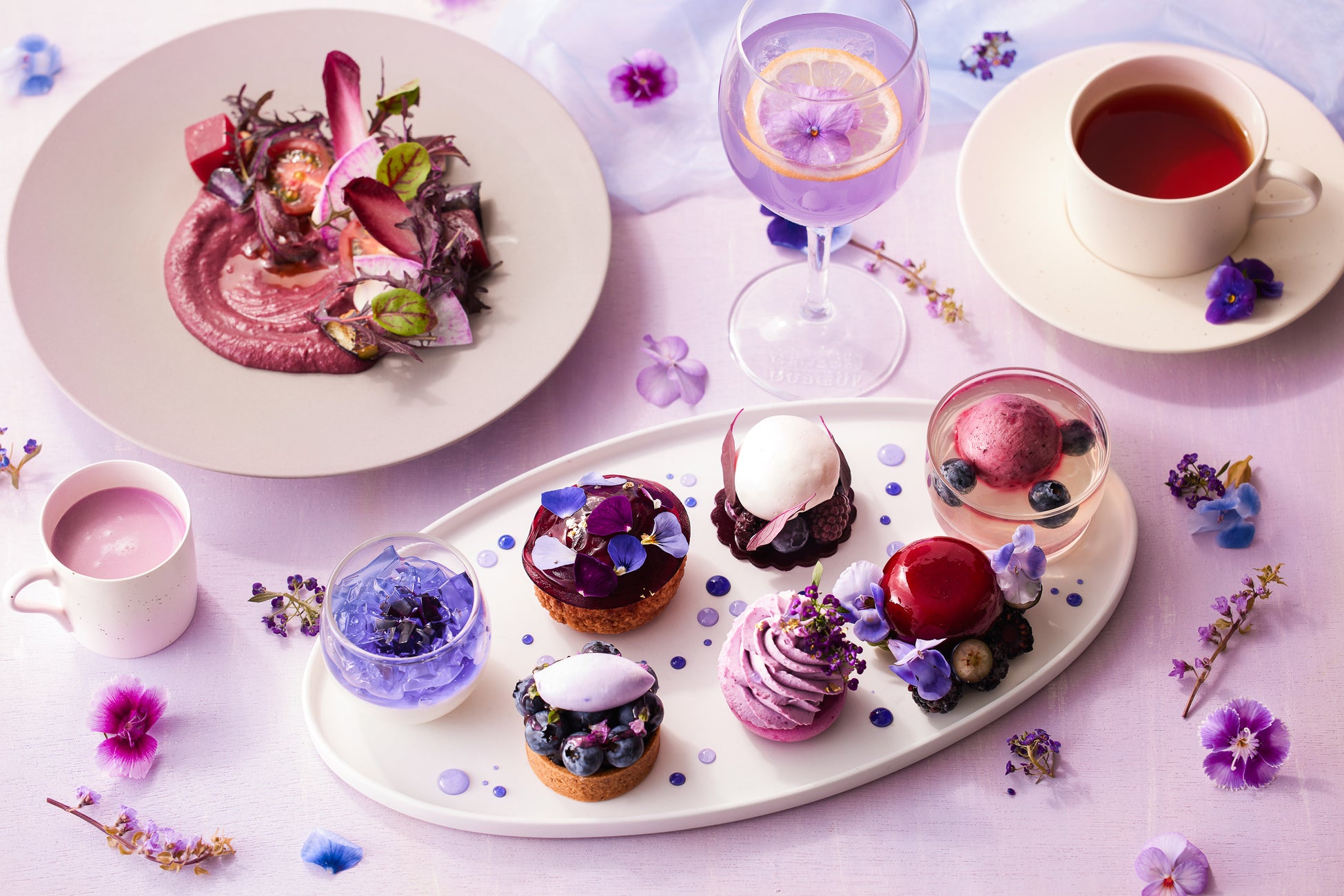 店舗で手作りの爽やかなレアチーズクリームと、厳選した2種類のマンゴーを使用「アップルマンゴー&レアチーズクリームのホットケーキ」『珈琲館』と『珈琲館 蔵』にて、4月24日（木）より新発売！