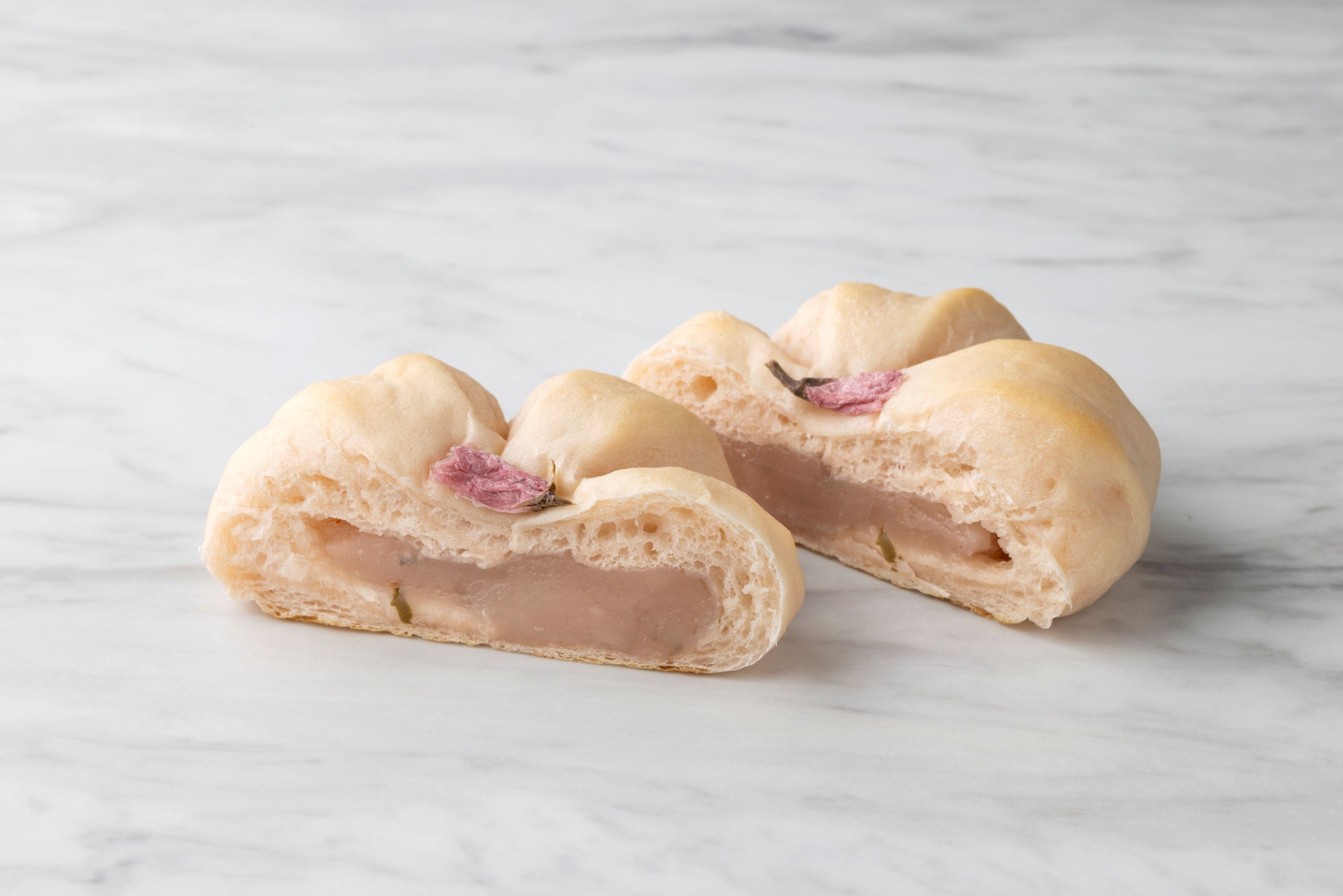 アメリカンレストラン「ハードロックカフェ」東京店　ライトダウンイベントを実施、外壁ネオンサインと店内照明を消灯