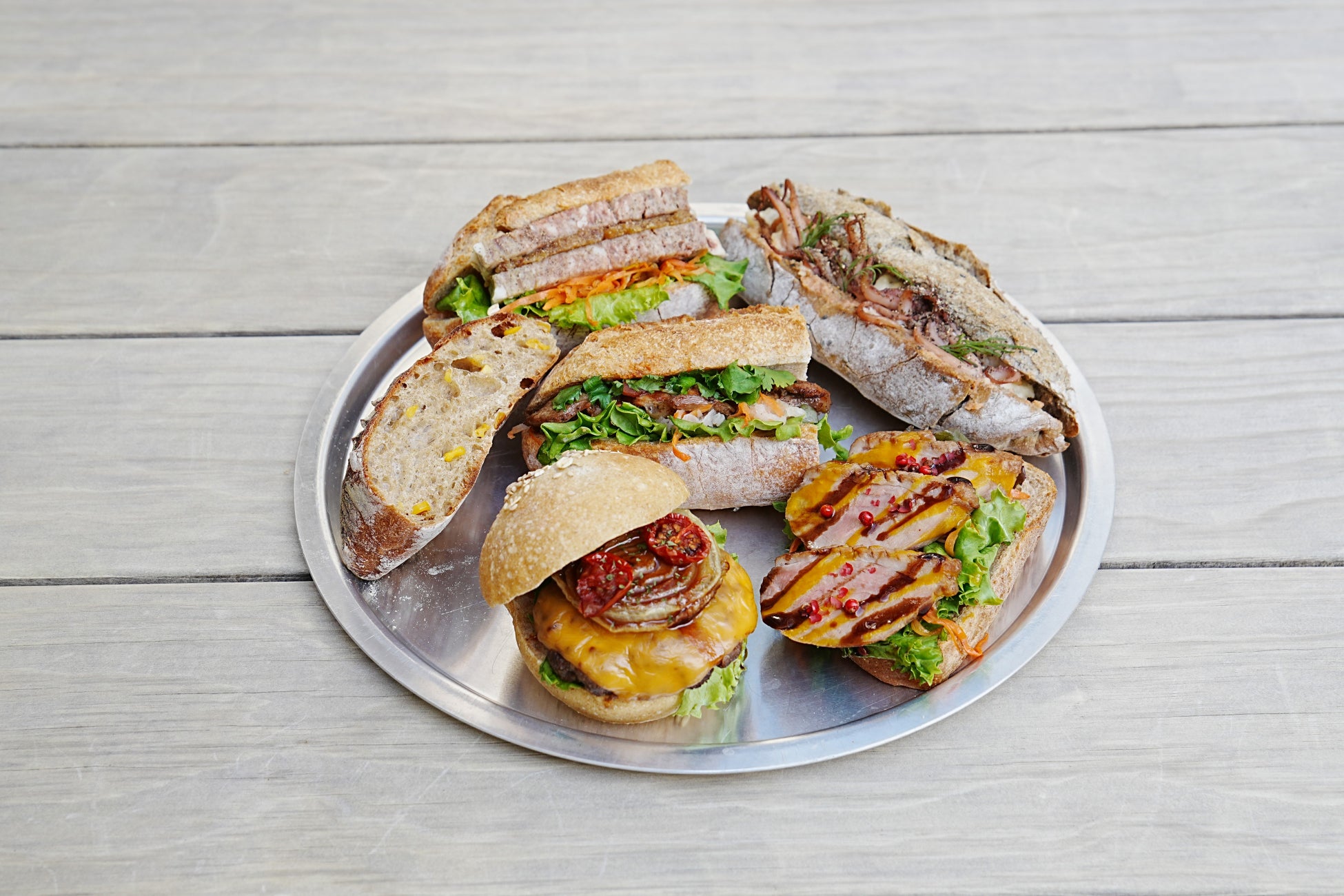 〈愛知・大府〉「あふれる旨み」「究極のくちどけ」「やわらか食感」の黒毛和牛の「下村牛」活躍した“シーホース三河”の選手に”下村牛食べ比べセット“！