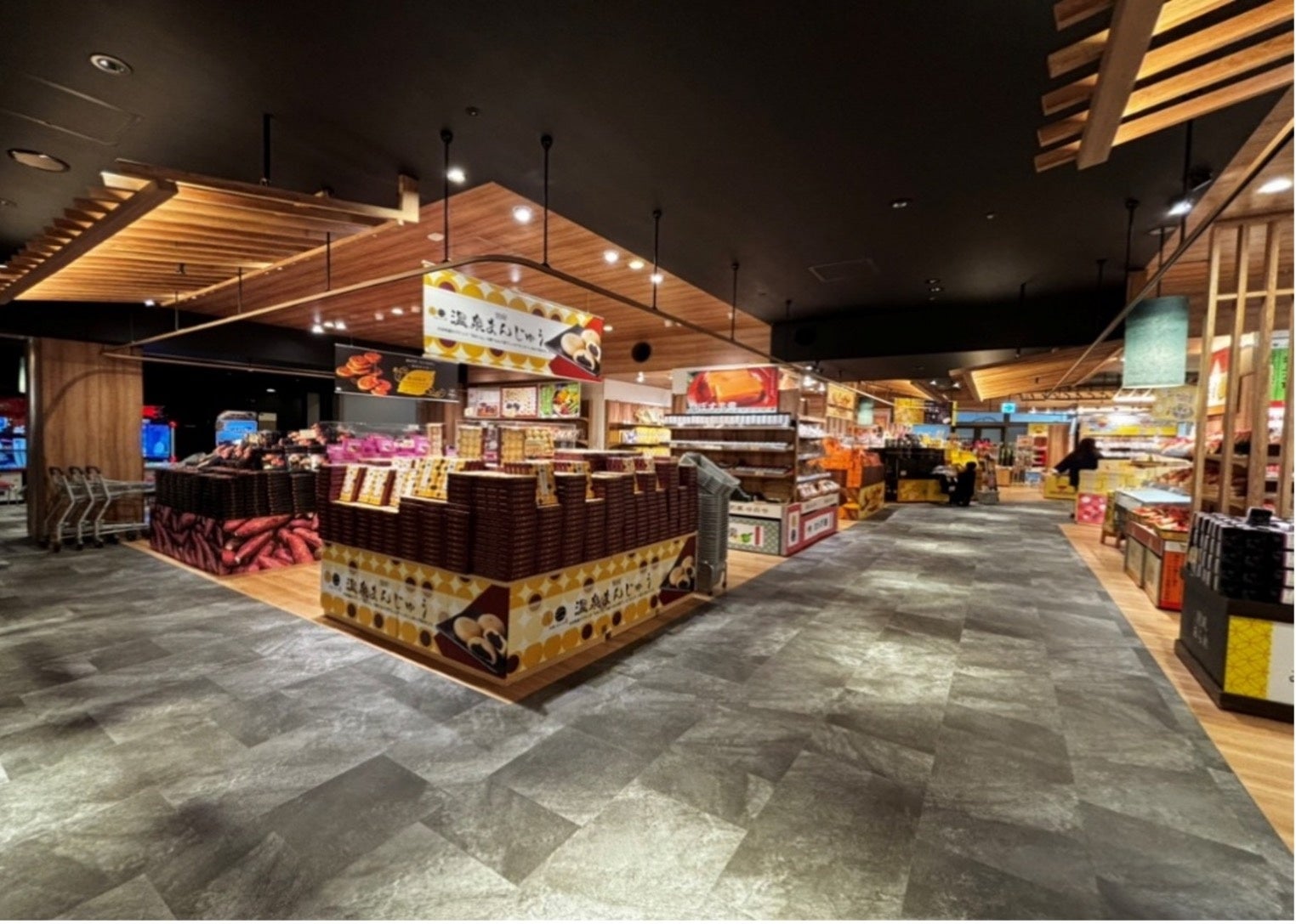 ラッフルズ・ホテル・シンガポール、セレブリティシェフのアンドレ・チャン氏とのパートナーシップを発表。2025年後半、ホテル内にシグネチャー・レストランをオープン。