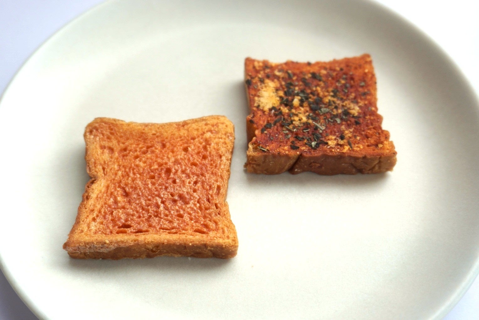 夏はパリッとひんやり。暑い季節だからこそ美味しい塩バニラスイーツ！タヒチ産バニラ×宮古島の雪塩が生み出す至福の1枚。「VANI（バニ）」から「サンドクッキーアソートボックス」を発売！