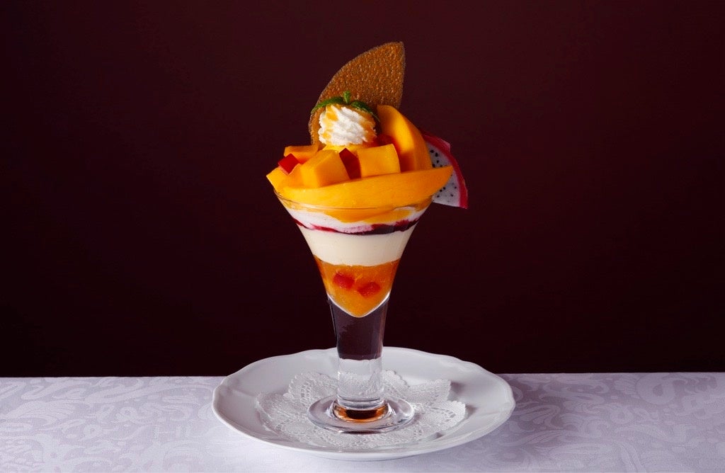 【ビアードパパ】もぎたての桃のような果実感あふれるシュークリーム!おいしく生まれ変わった“とろける桃シュー”が5月限定で登場