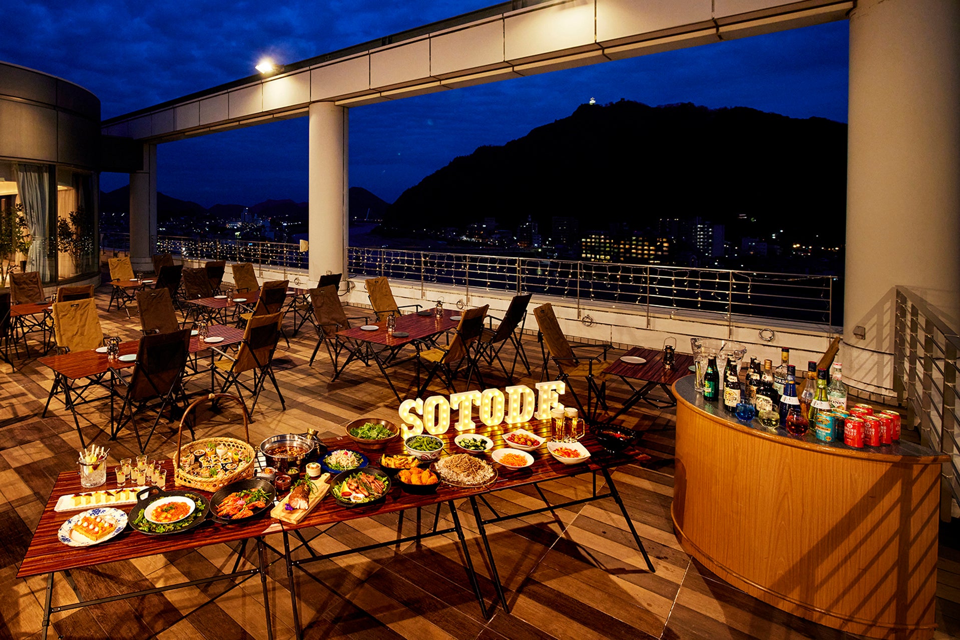 【サラダショップ｜Salad Cafe】“野菜の王様”ケールを使った「美サラダ」の新商品　彩りとボリュームにこだわったパックサラダも登場