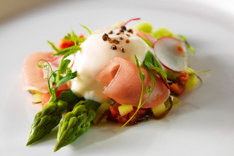 フレンチオーク樽で3年熟成したアップルブランデー「Apple Brandy 蘭 -Araragi-」の抽選販売を開始