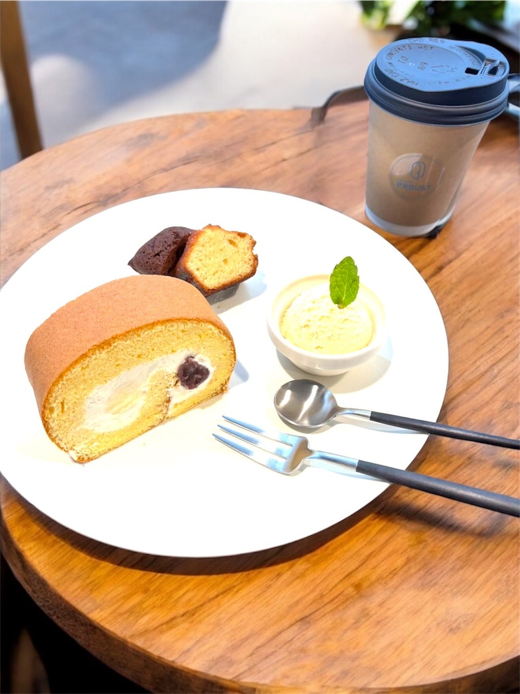 バウムクーヘンAI職人「THEO（テオ）」　が和歌山初登場！