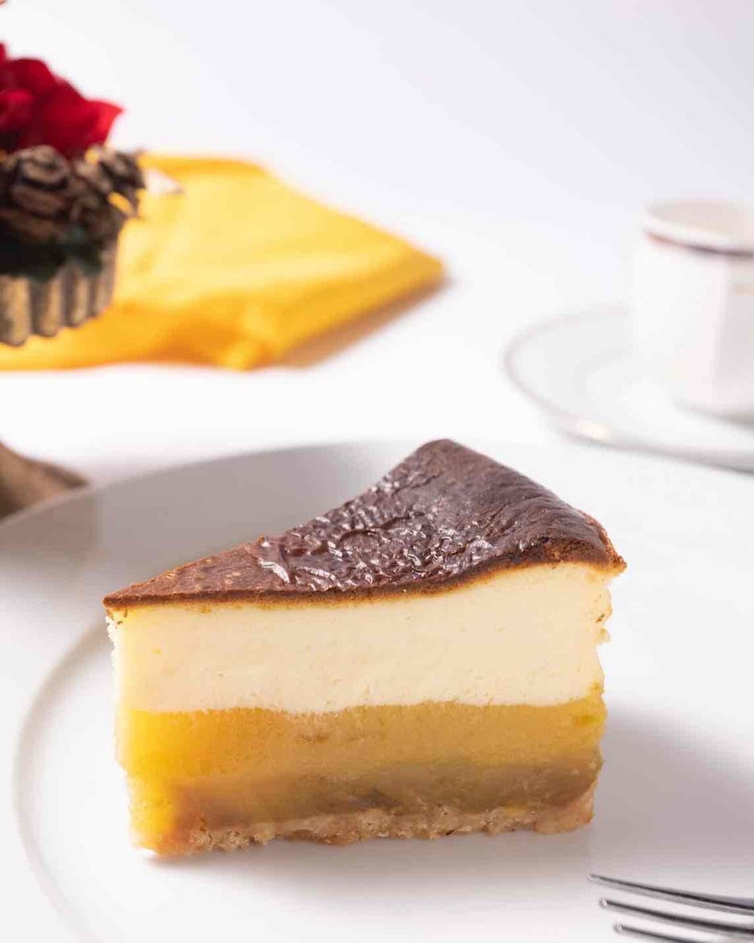 国産原料にこだわるプライベートブランド“自然派Style”から、愛知県産大豆の甘みそだれが新登場！木桶で1年6ヵ月以上発酵・熟成させた天然醸造の豆味噌を使用。