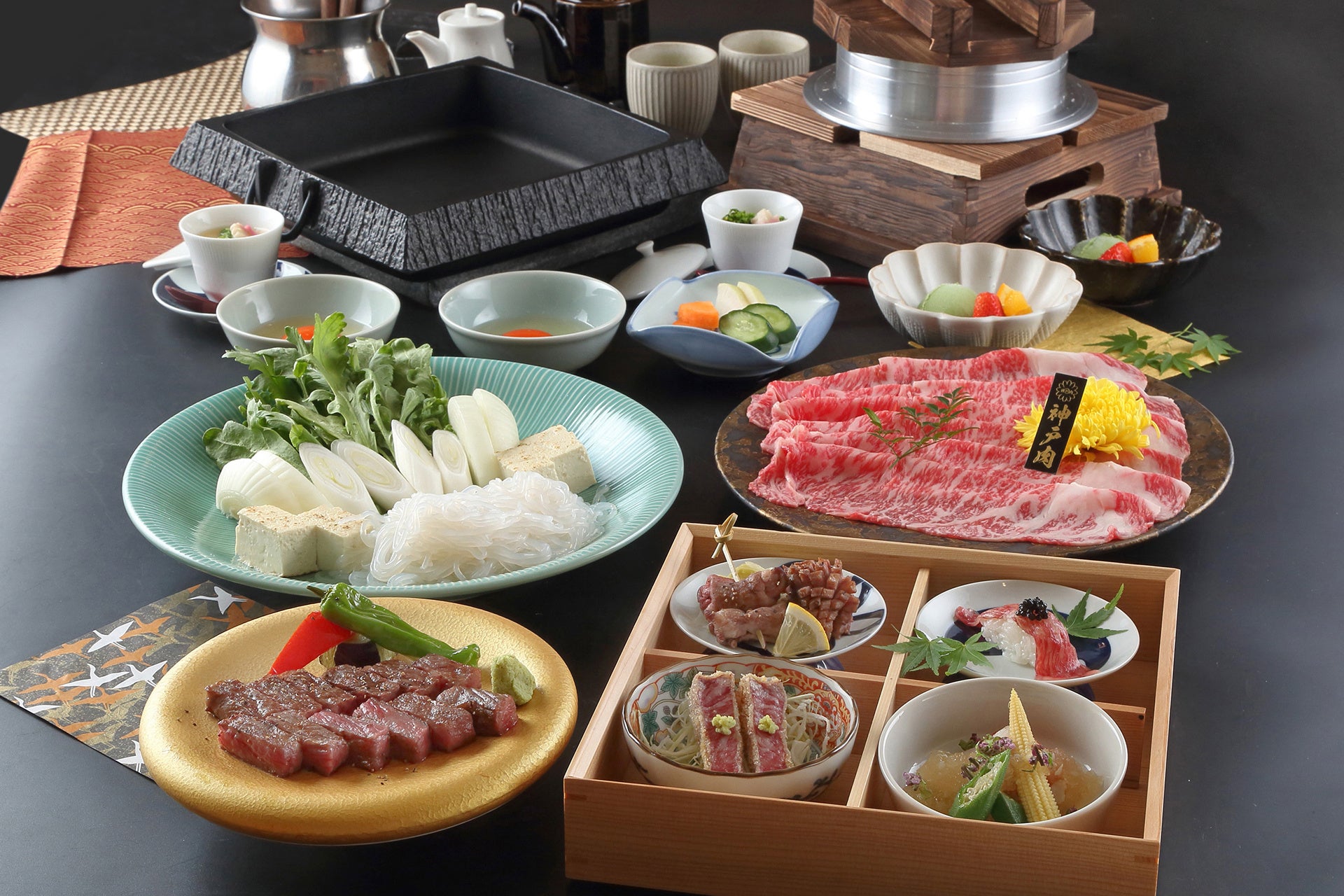 【ホテルニューグランド】彩り鮮やかな太陽の恵み!トロピカルな味わいを楽しむ「マンゴーパフェ」(コーヒーハウス ザ・カフェ)