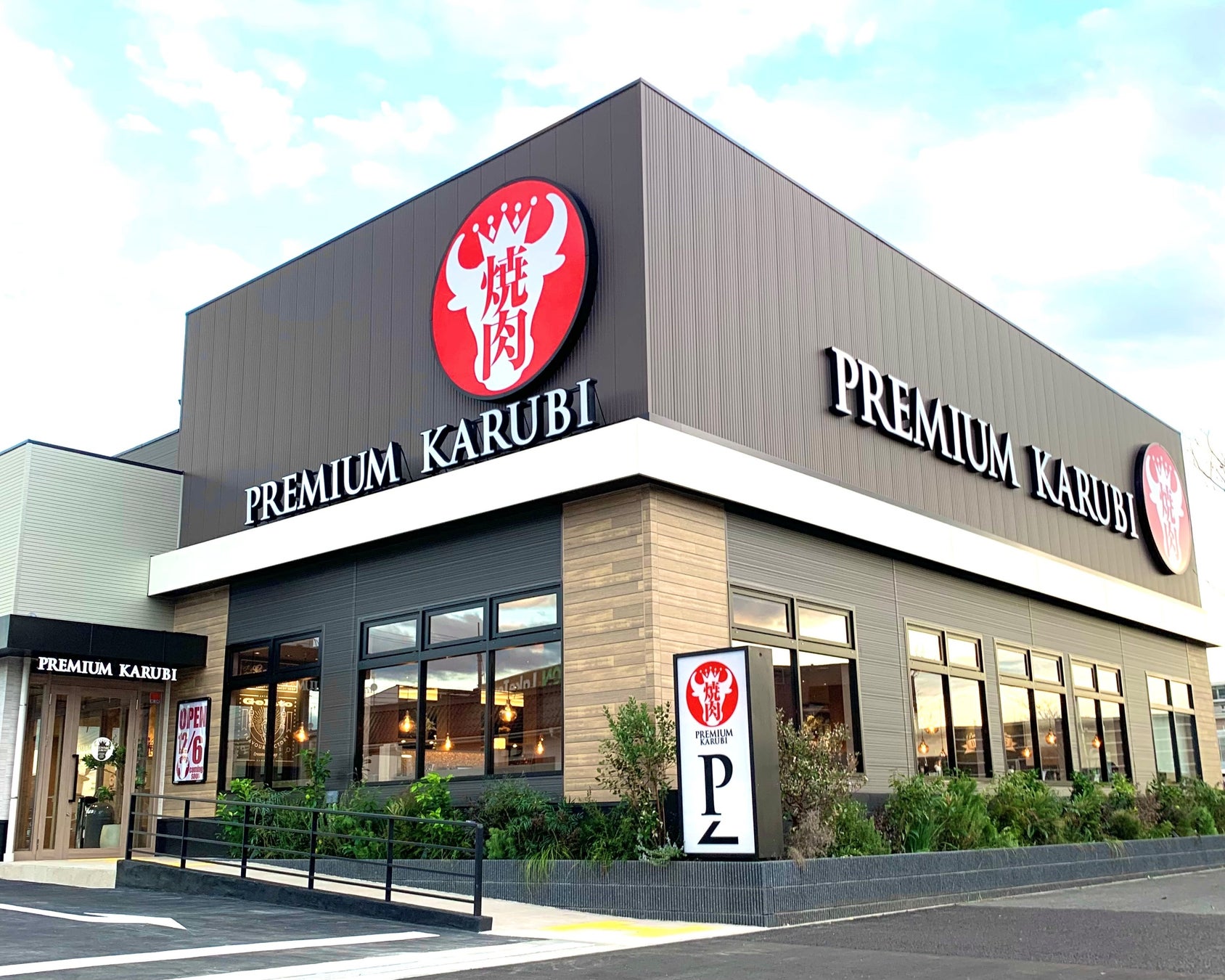 東海エリア初！5月10日メイドの日に『あっとほぉーむカフェ 名古屋大須本店』2フロア同時にグランドオープンいたしました。