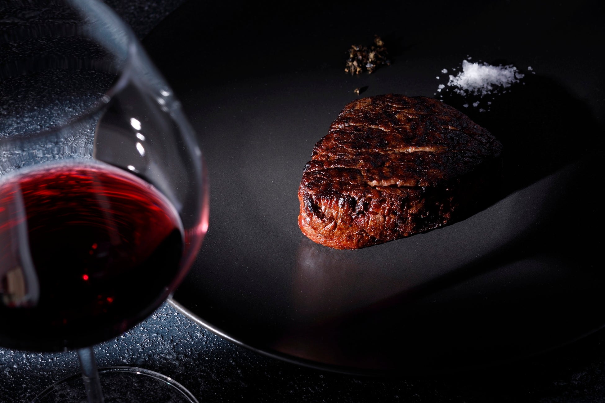 【リーガロイヤルホテル東京】夏の2か月間17:00からオープンする“サマーハッピータイム”と共に、1日5食限定「シメパフェ」を販売!