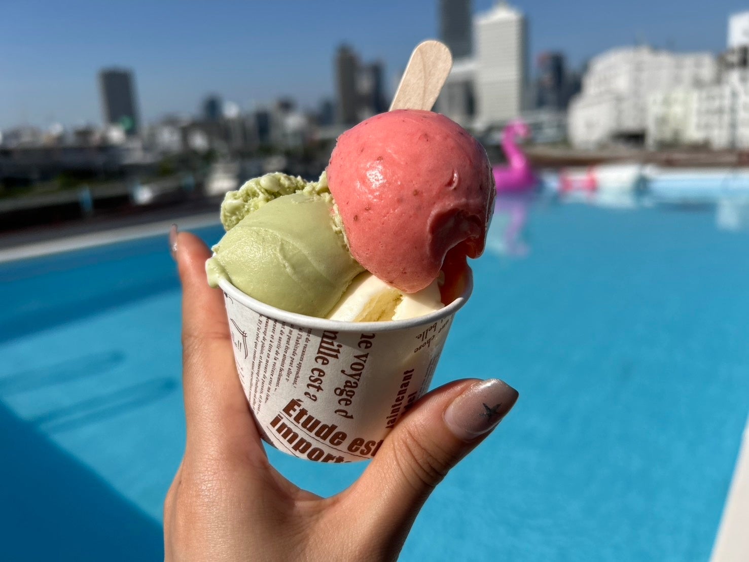 スパイ映画「ミッション:インポッシブル」×COREDO室町 限定メニュー だしとスパイスが調和した「だしスープカレーセット」「だしカレーうどん〈1辛〉」5月23日より期間限定販売