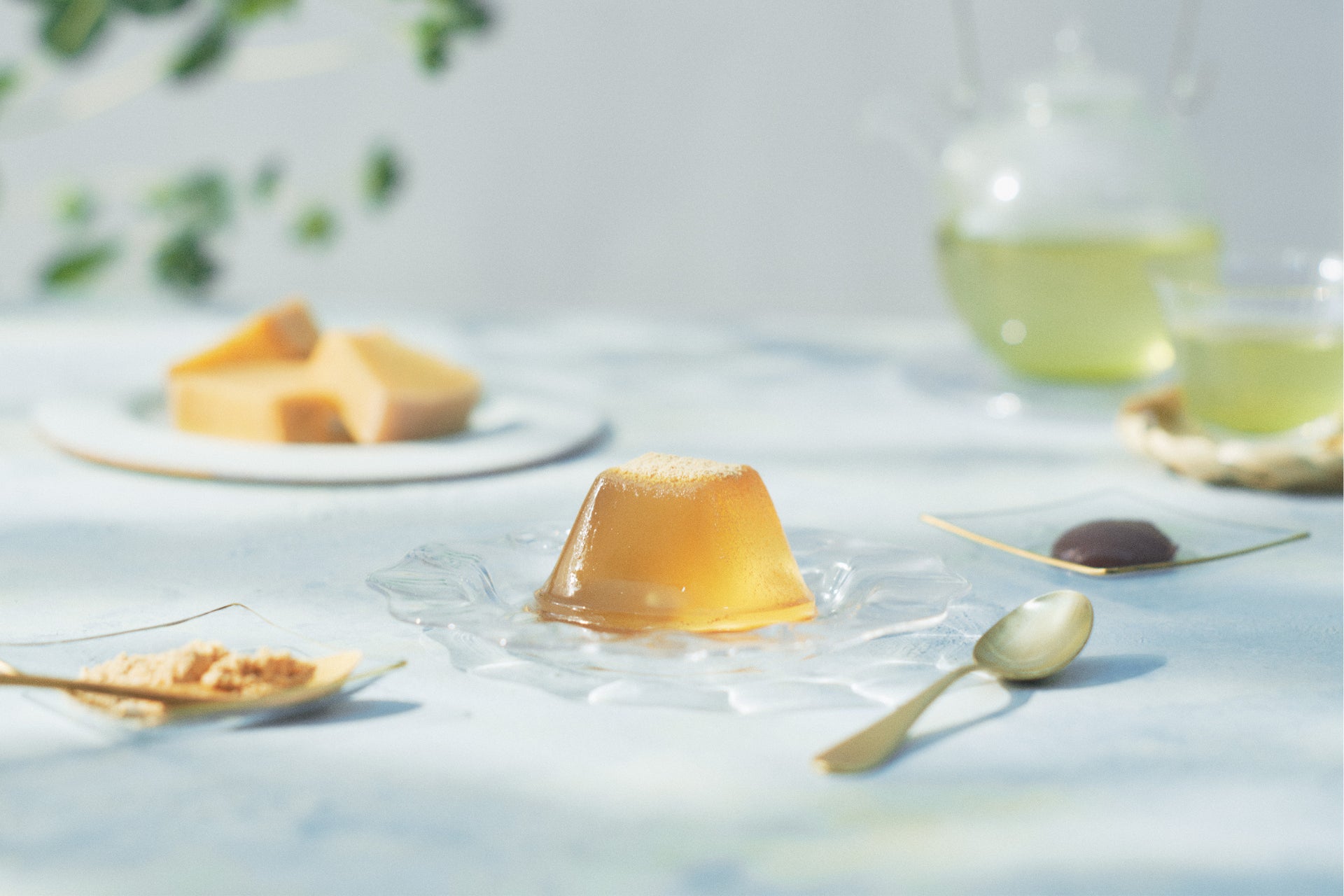 なとり×エバラ食品 コラボ!「黄金の味 中辛」を再現したビーフジャーキー「THEおつまみBEEF 厚切ビーフジャーキー 黄金の味 中辛風味」