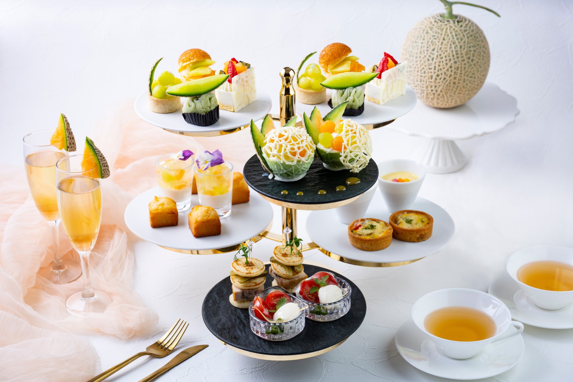 【ロッテリア】肉×アボカド×ホットチリミートソースのキングサイズバーガーが登場!「ロッテリア 肉(29)の日」開催