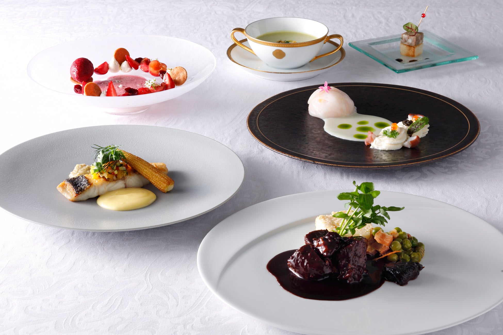 【ザ ロイヤルパークホテル アイコニック 名古屋】街とつながり、空とつながる夏のひととき ROOFTOPで楽しむ「泡と風のテラスプラン」