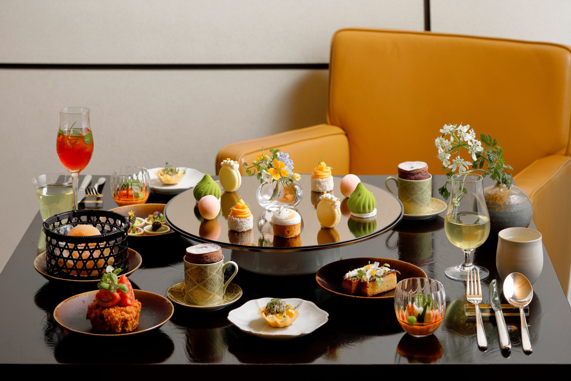 【新商品ねこ型スイーツ】「ねこねこ」からレアチーズムースと爽やかなレモンの味わい広がる『ねこねこレモン レアチーズケーキ』が新登場！夏限定デザインの新作保冷バッグとのお得なセットも同時発売