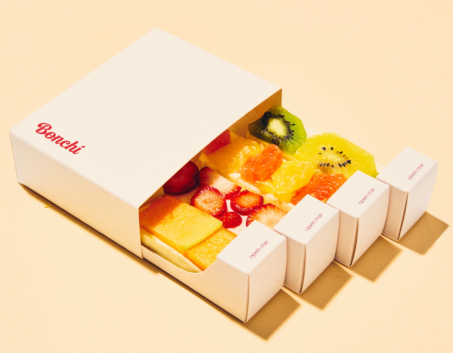 希少な【ホワイトカカオ】の「生ガトーショコラ」。即完売だった話題作が、より味わい深くなって新登場します。